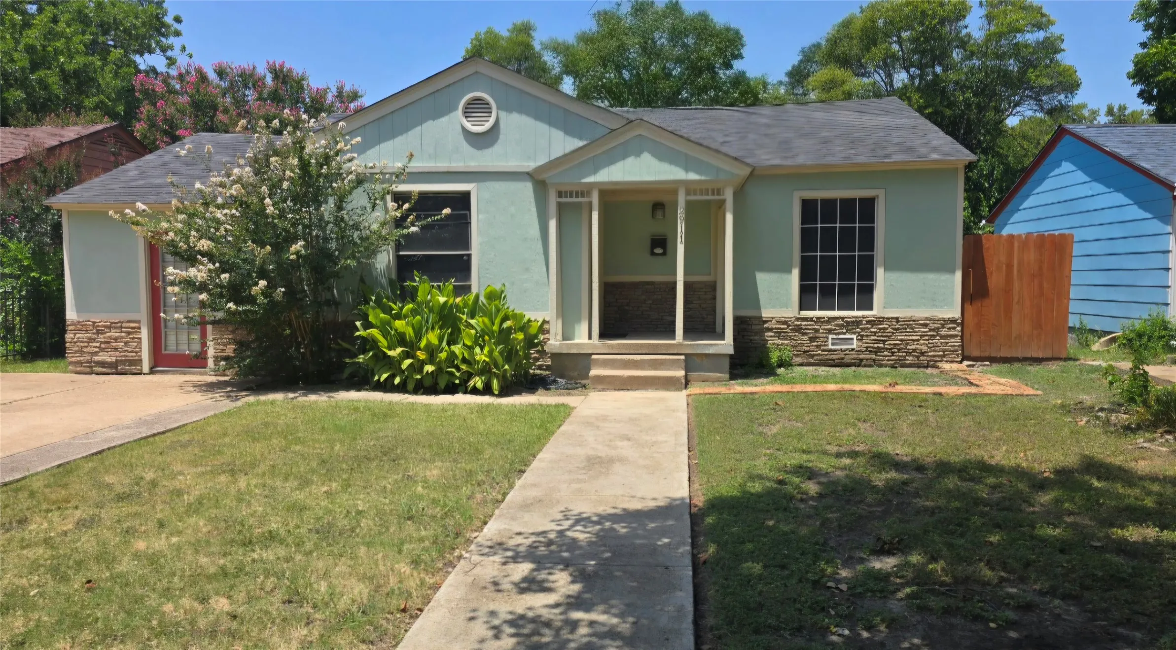 Single Family Residence For Rent in Dallas County , 2911 Hedgerow Drive, Dallas, Texas 75235, 3 Bedroom, 1 Bathroom, Garage spaces, 1,238 Sqft, built in 1946, mls#21367181, Real Estate Agent in Dallas, Homes For Rent in Dallas county, Homes For Rent in Dallas, Realtor in Dallas Texas, Real Estate Brokerage Independent Realty Texas, Luminita Cordes Realtor