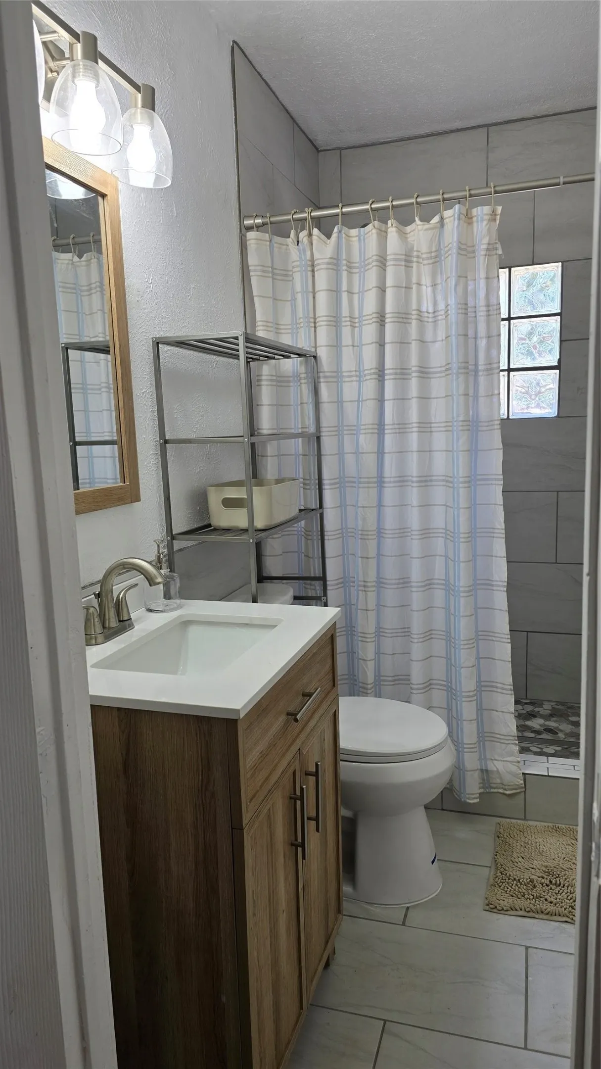 Single Family Residence For Rent in Dallas County , 2911 Hedgerow Drive, Dallas, Texas 75235, 3 Bedroom, 1 Bathroom, Garage spaces, 1,238 Sqft, built in 1946, mls#21367181, Real Estate Agent in Dallas, Homes For Rent in Dallas county, Homes For Rent in Dallas, Realtor in Dallas Texas, Real Estate Brokerage Independent Realty Texas, Luminita Cordes Realtor