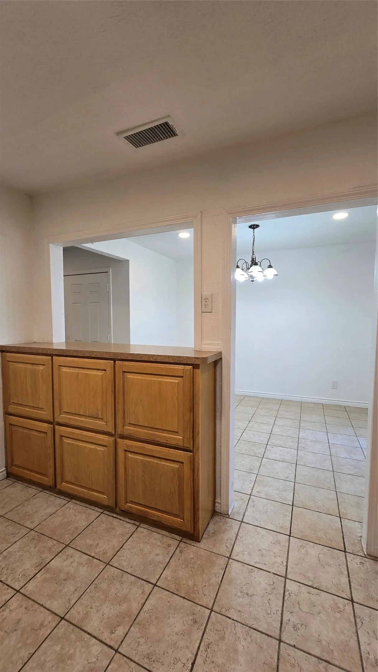 Single Family Residence For Rent in Dallas County , 2911 Hedgerow Drive, Dallas, Texas 75235, 3 Bedroom, 1 Bathroom, Garage spaces, 1,238 Sqft, built in 1946, mls#21367181, Real Estate Agent in Dallas, Homes For Rent in Dallas county, Homes For Rent in Dallas, Realtor in Dallas Texas, Real Estate Brokerage Independent Realty Texas, Luminita Cordes Realtor