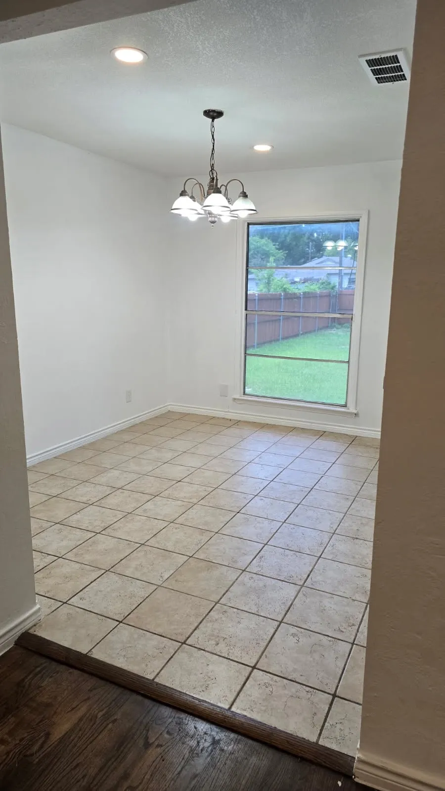 Single Family Residence For Rent in Dallas County , 2911 Hedgerow Drive, Dallas, Texas 75235, 3 Bedroom, 1 Bathroom, Garage spaces, 1,238 Sqft, built in 1946, mls#21367181, Real Estate Agent in Dallas, Homes For Rent in Dallas county, Homes For Rent in Dallas, Realtor in Dallas Texas, Real Estate Brokerage Independent Realty Texas, Luminita Cordes Realtor