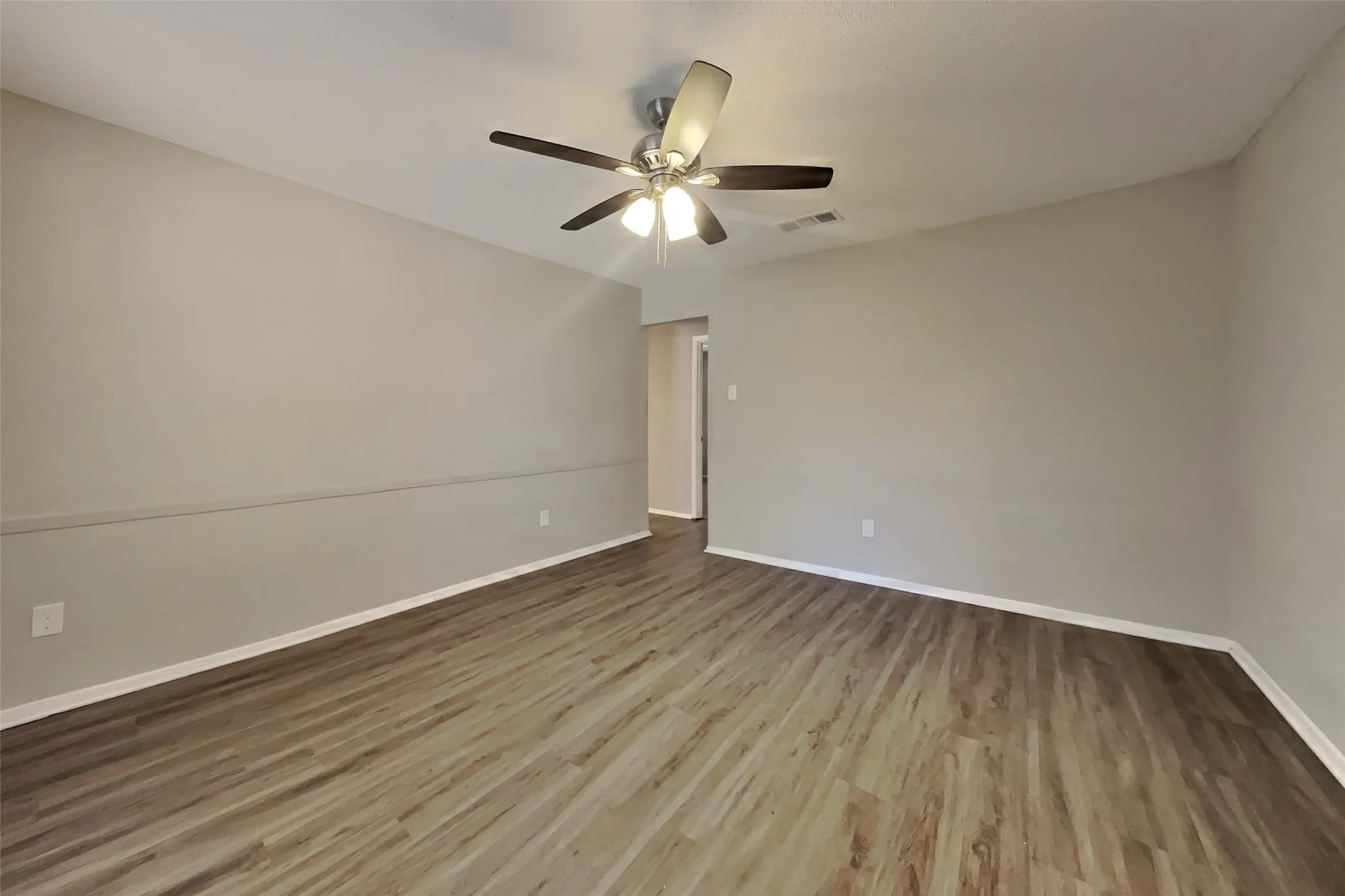 Single Family Residence For Rent in Tarrant County , 3001 Mark Drive, Arlington, Texas 76013, 3 Bedroom, 2 Bathroom, 2 Garage spaces, 1,851 Sqft, built in 1967, mls#21367186, Real Estate Agent in Arlington, Homes For Rent in Tarrant county, Homes For Rent in Arlington, Realtor in Arlington Texas, Real Estate Brokerage Independent Realty Texas, Luminita Cordes Realtor