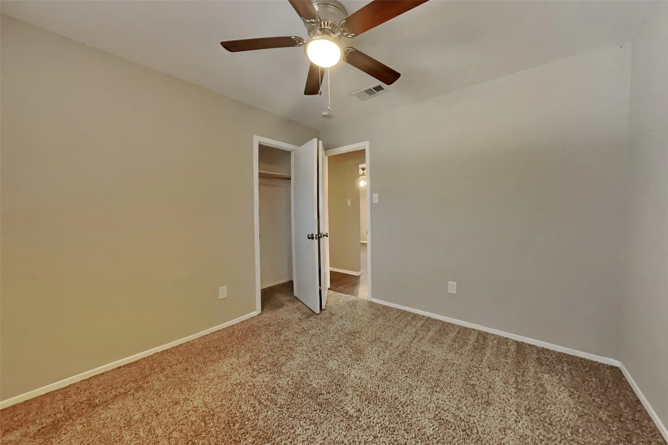 Single Family Residence For Rent in Tarrant County , 3001 Mark Drive, Arlington, Texas 76013, 3 Bedroom, 2 Bathroom, 2 Garage spaces, 1,851 Sqft, built in 1967, mls#21367186, Real Estate Agent in Arlington, Homes For Rent in Tarrant county, Homes For Rent in Arlington, Realtor in Arlington Texas, Real Estate Brokerage Independent Realty Texas, Luminita Cordes Realtor