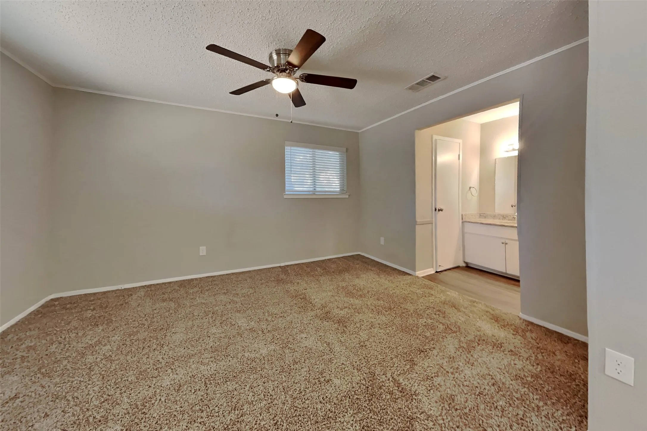 Single Family Residence For Rent in Tarrant County , 3001 Mark Drive, Arlington, Texas 76013, 3 Bedroom, 2 Bathroom, 2 Garage spaces, 1,851 Sqft, built in 1967, mls#21367186, Real Estate Agent in Arlington, Homes For Rent in Tarrant county, Homes For Rent in Arlington, Realtor in Arlington Texas, Real Estate Brokerage Independent Realty Texas, Luminita Cordes Realtor