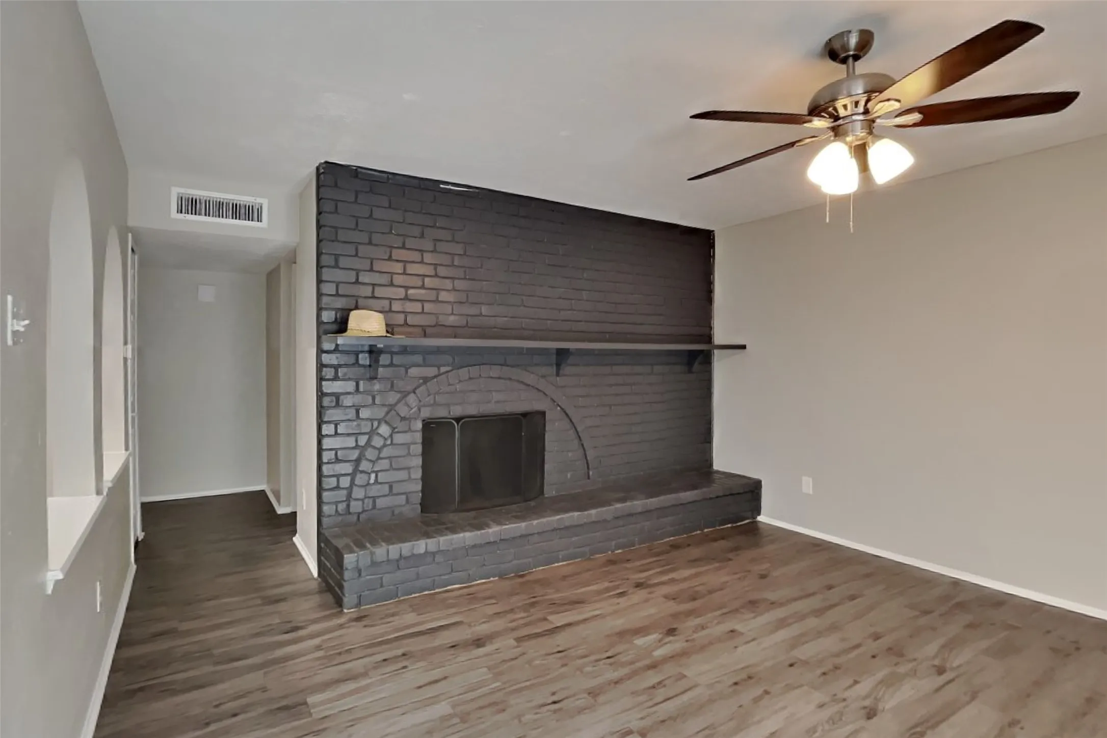 Single Family Residence For Rent in Collin County , 941 Whitehall Drive, Plano, Texas 75023, 3 Bedroom, 2 Bathroom, 2 Garage spaces, 1,744 Sqft, built in 1975, mls#21367197, Real Estate Agent in Plano, Homes For Rent in Collin county, Homes For Rent in Plano, Realtor in Plano Texas, Real Estate Brokerage Independent Realty Texas, Luminita Cordes Realtor