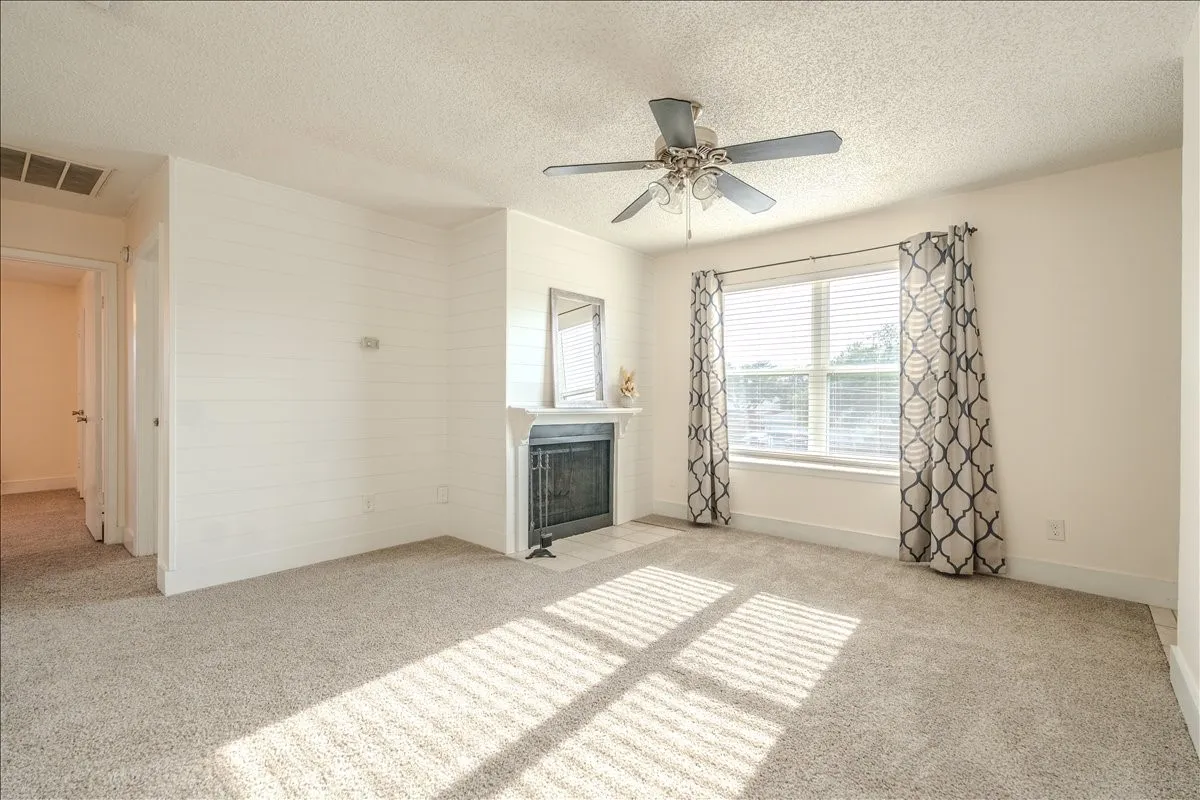 Condominium For Rent in Dallas County , 2200 E Trinity Mills Road 516, Carrollton, Texas 75006, 2 Bedroom, 1 Bathroom, Garage spaces, 799 Sqft, built in 1980, mls#21363308, Real Estate Agent in Carrollton, Homes For Rent in Dallas county, Homes For Rent in Carrollton, Realtor in Carrollton Texas, Real Estate Brokerage Independent Realty Texas, Luminita Cordes Realtor