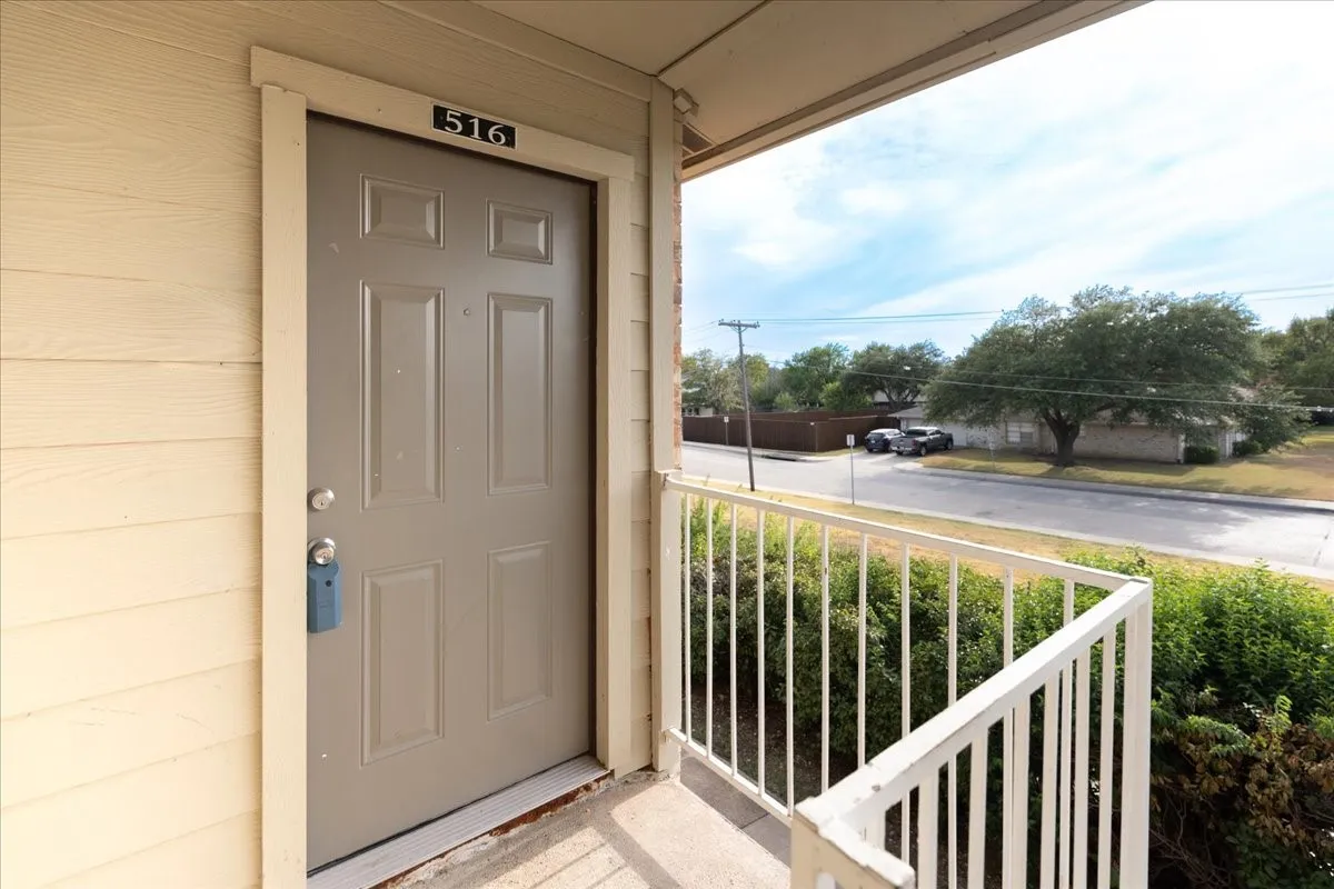Condominium For Rent in Dallas County , 2200 E Trinity Mills Road 516, Carrollton, Texas 75006, 2 Bedroom, 1 Bathroom, Garage spaces, 799 Sqft, built in 1980, mls#21363308, Real Estate Agent in Carrollton, Homes For Rent in Dallas county, Homes For Rent in Carrollton, Realtor in Carrollton Texas, Real Estate Brokerage Independent Realty Texas, Luminita Cordes Realtor