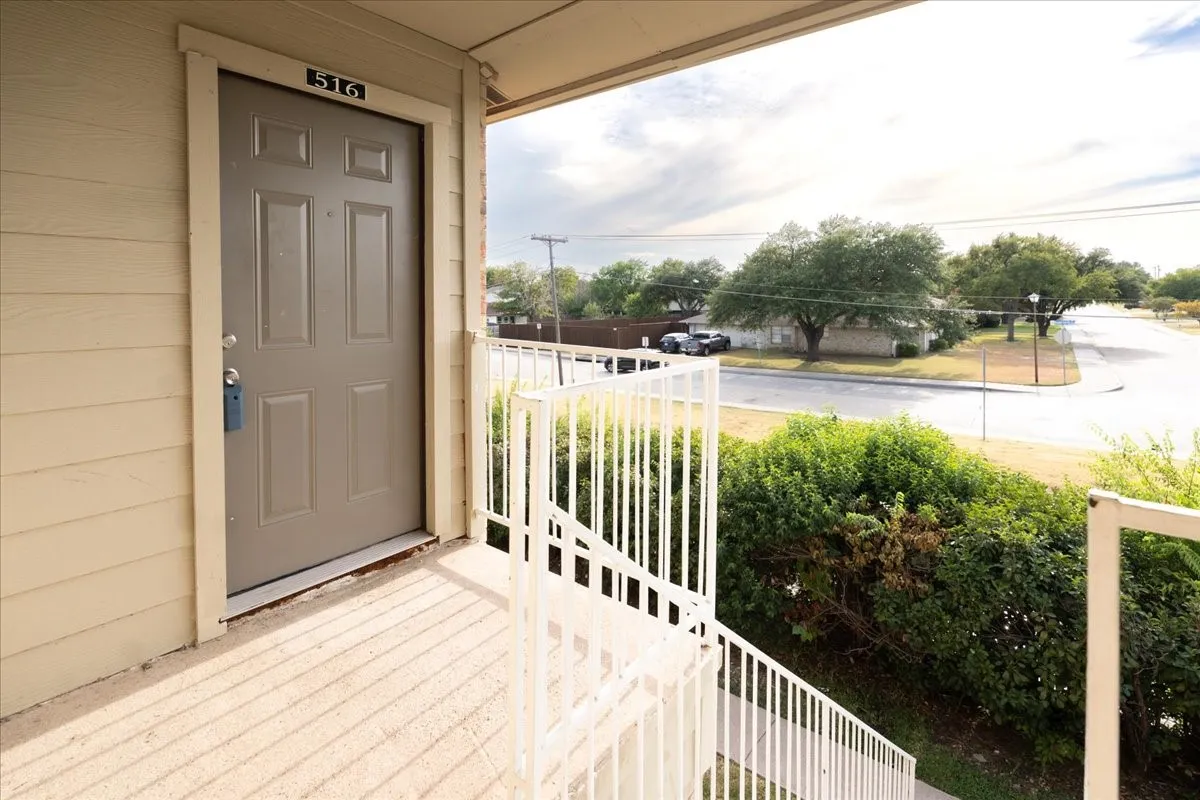 Condominium For Rent in Dallas County , 2200 E Trinity Mills Road 516, Carrollton, Texas 75006, 2 Bedroom, 1 Bathroom, Garage spaces, 799 Sqft, built in 1980, mls#21363308, Real Estate Agent in Carrollton, Homes For Rent in Dallas county, Homes For Rent in Carrollton, Realtor in Carrollton Texas, Real Estate Brokerage Independent Realty Texas, Luminita Cordes Realtor