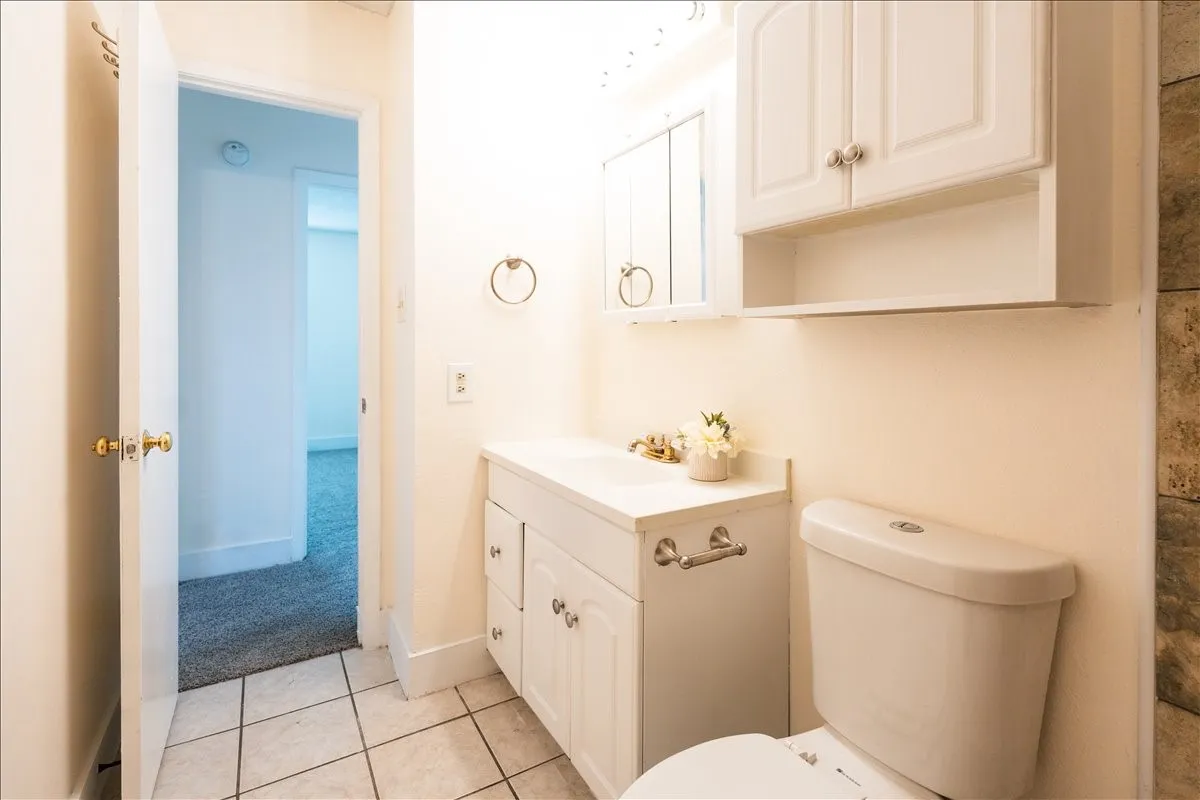Condominium For Rent in Dallas County , 2200 E Trinity Mills Road 516, Carrollton, Texas 75006, 2 Bedroom, 1 Bathroom, Garage spaces, 799 Sqft, built in 1980, mls#21363308, Real Estate Agent in Carrollton, Homes For Rent in Dallas county, Homes For Rent in Carrollton, Realtor in Carrollton Texas, Real Estate Brokerage Independent Realty Texas, Luminita Cordes Realtor
