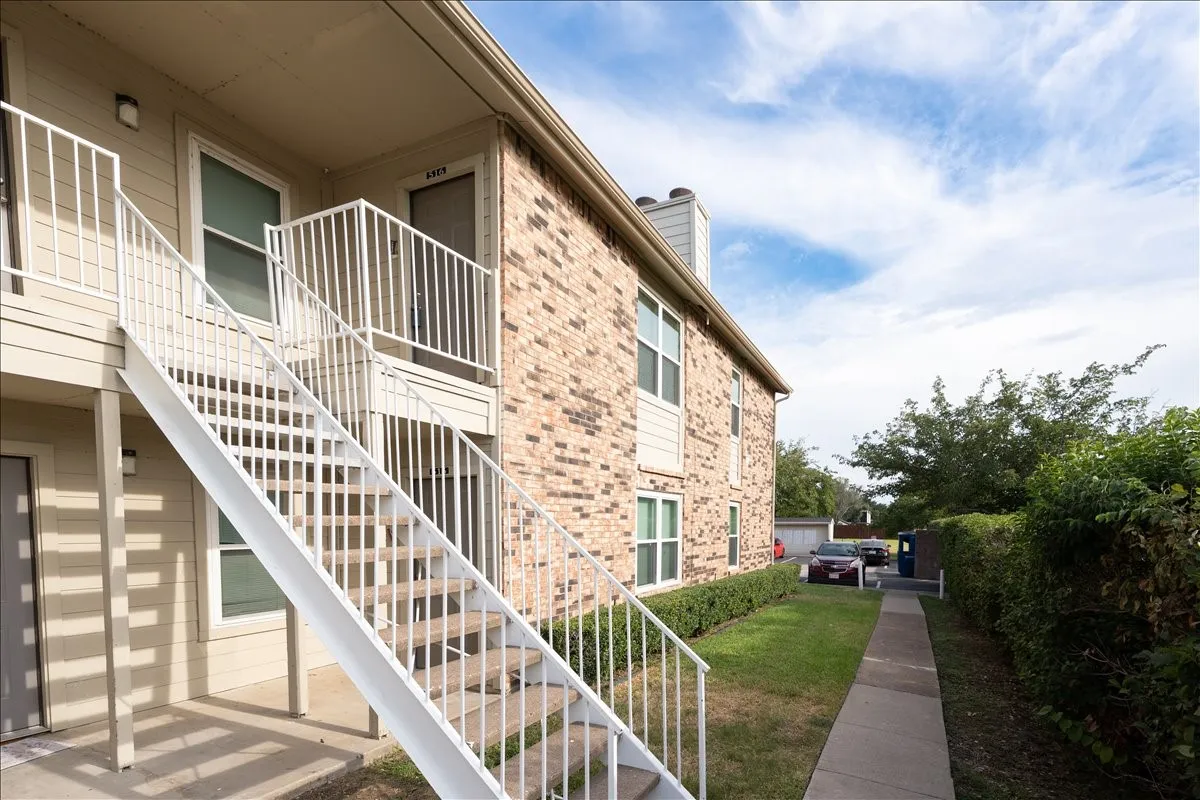 Condominium For Rent in Dallas County , 2200 E Trinity Mills Road 516, Carrollton, Texas 75006, 2 Bedroom, 1 Bathroom, Garage spaces, 799 Sqft, built in 1980, mls#21363308, Real Estate Agent in Carrollton, Homes For Rent in Dallas county, Homes For Rent in Carrollton, Realtor in Carrollton Texas, Real Estate Brokerage Independent Realty Texas, Luminita Cordes Realtor
