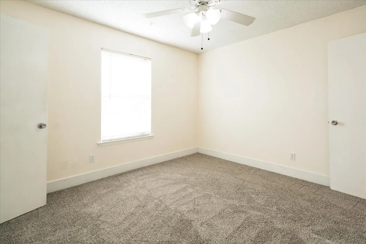 Condominium For Rent in Dallas County , 2200 E Trinity Mills Road 516, Carrollton, Texas 75006, 2 Bedroom, 1 Bathroom, Garage spaces, 799 Sqft, built in 1980, mls#21363308, Real Estate Agent in Carrollton, Homes For Rent in Dallas county, Homes For Rent in Carrollton, Realtor in Carrollton Texas, Real Estate Brokerage Independent Realty Texas, Luminita Cordes Realtor