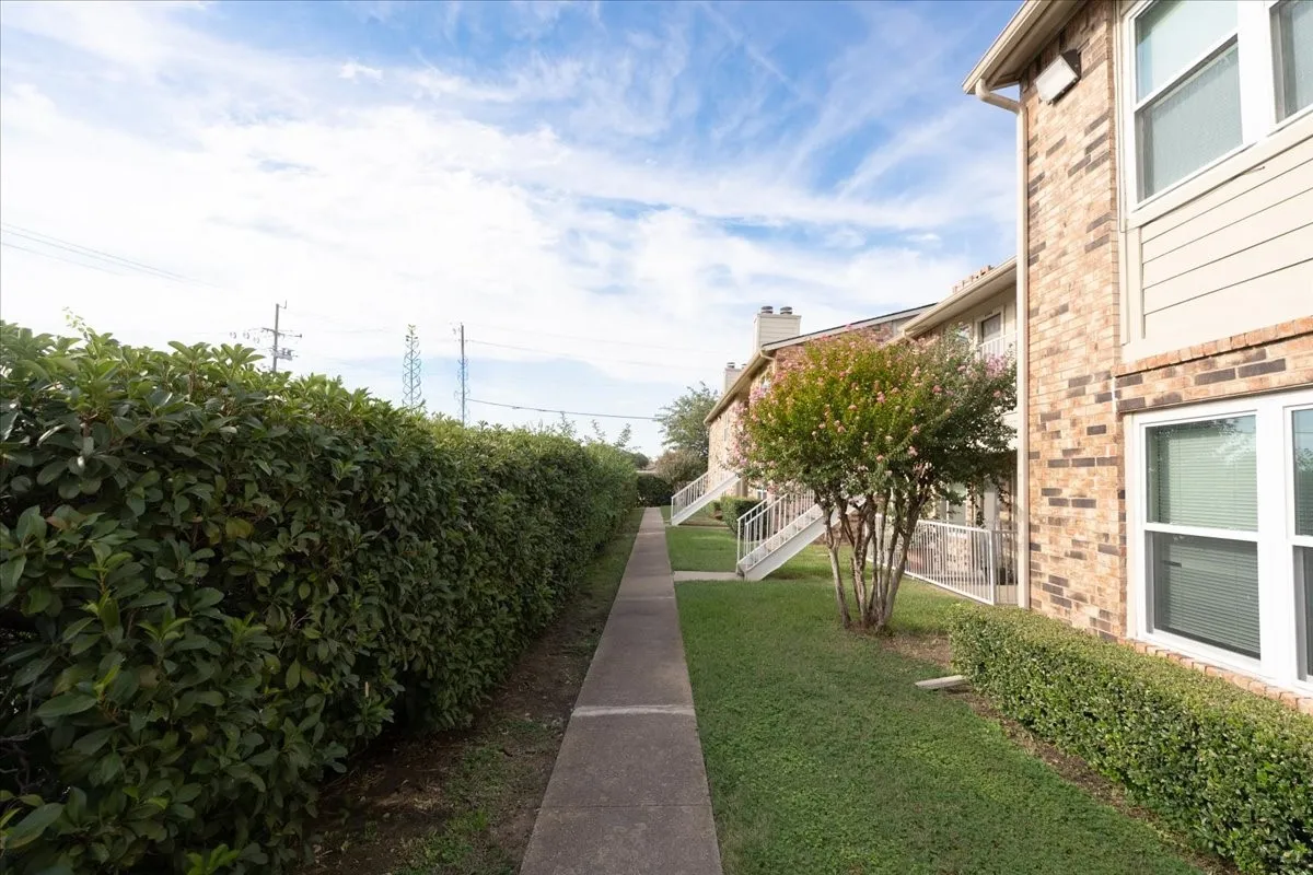 Condominium For Rent in Dallas County , 2200 E Trinity Mills Road 516, Carrollton, Texas 75006, 2 Bedroom, 1 Bathroom, Garage spaces, 799 Sqft, built in 1980, mls#21363308, Real Estate Agent in Carrollton, Homes For Rent in Dallas county, Homes For Rent in Carrollton, Realtor in Carrollton Texas, Real Estate Brokerage Independent Realty Texas, Luminita Cordes Realtor