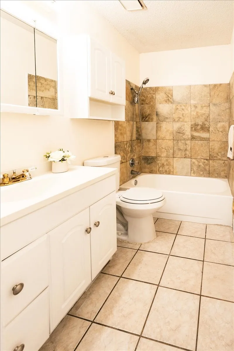Condominium For Rent in Dallas County , 2200 E Trinity Mills Road 516, Carrollton, Texas 75006, 2 Bedroom, 1 Bathroom, Garage spaces, 799 Sqft, built in 1980, mls#21363308, Real Estate Agent in Carrollton, Homes For Rent in Dallas county, Homes For Rent in Carrollton, Realtor in Carrollton Texas, Real Estate Brokerage Independent Realty Texas, Luminita Cordes Realtor