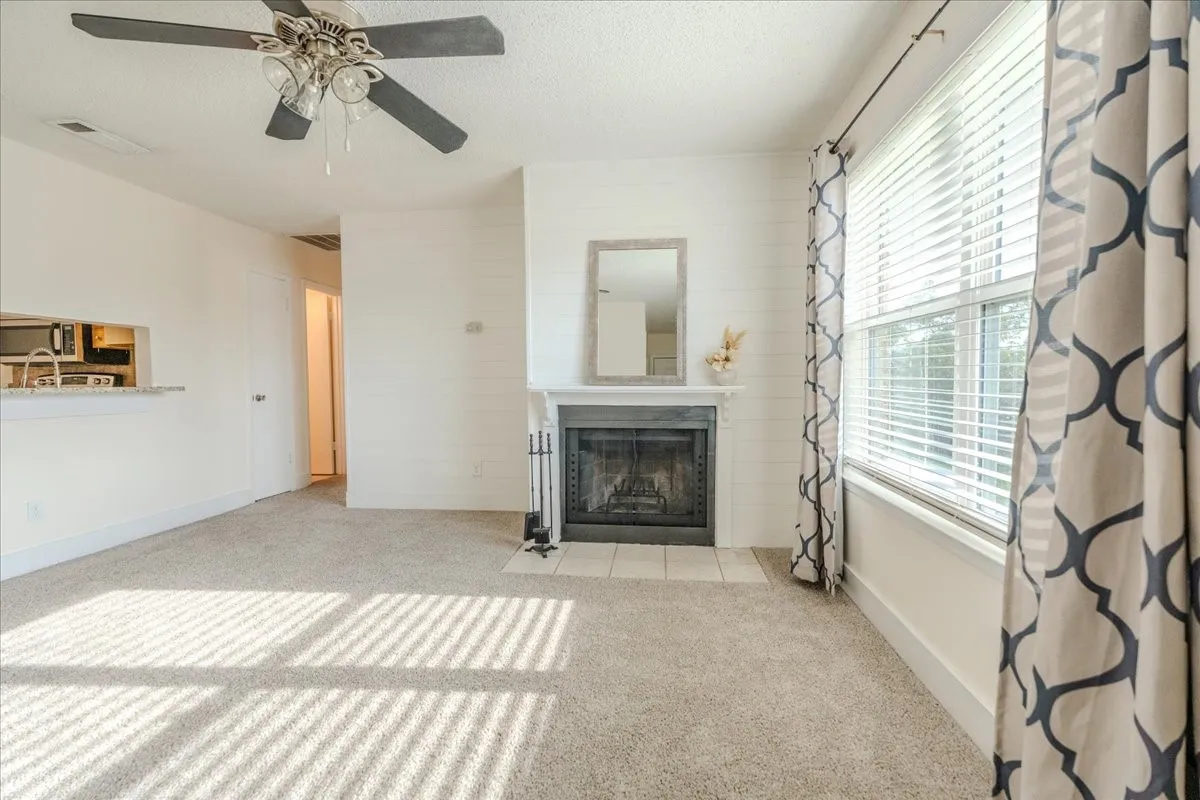 Condominium For Rent in Dallas County , 2200 E Trinity Mills Road 516, Carrollton, Texas 75006, 2 Bedroom, 1 Bathroom, Garage spaces, 799 Sqft, built in 1980, mls#21363308, Real Estate Agent in Carrollton, Homes For Rent in Dallas county, Homes For Rent in Carrollton, Realtor in Carrollton Texas, Real Estate Brokerage Independent Realty Texas, Luminita Cordes Realtor