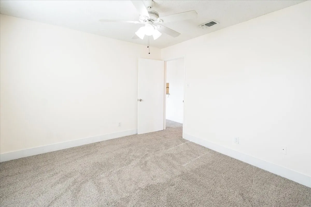 Condominium For Rent in Dallas County , 2200 E Trinity Mills Road 516, Carrollton, Texas 75006, 2 Bedroom, 1 Bathroom, Garage spaces, 799 Sqft, built in 1980, mls#21363308, Real Estate Agent in Carrollton, Homes For Rent in Dallas county, Homes For Rent in Carrollton, Realtor in Carrollton Texas, Real Estate Brokerage Independent Realty Texas, Luminita Cordes Realtor