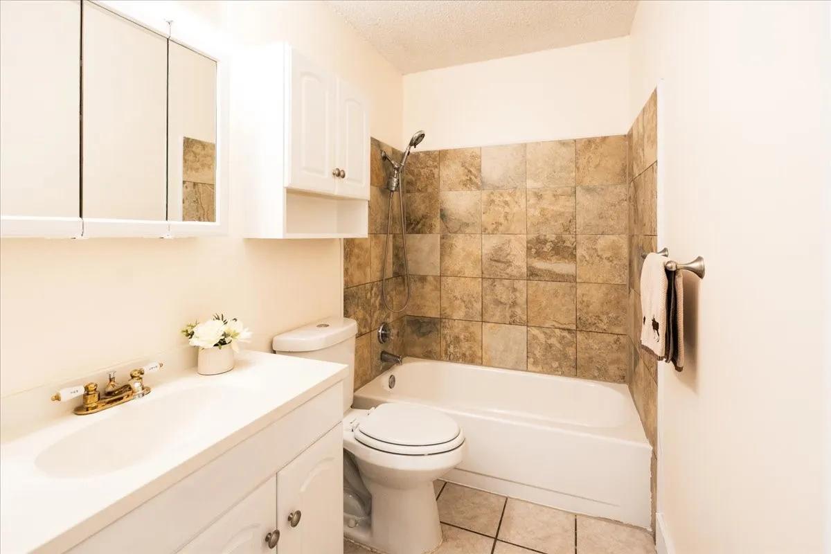 Condominium For Rent in Dallas County , 2200 E Trinity Mills Road 516, Carrollton, Texas 75006, 2 Bedroom, 1 Bathroom, Garage spaces, 799 Sqft, built in 1980, mls#21363308, Real Estate Agent in Carrollton, Homes For Rent in Dallas county, Homes For Rent in Carrollton, Realtor in Carrollton Texas, Real Estate Brokerage Independent Realty Texas, Luminita Cordes Realtor
