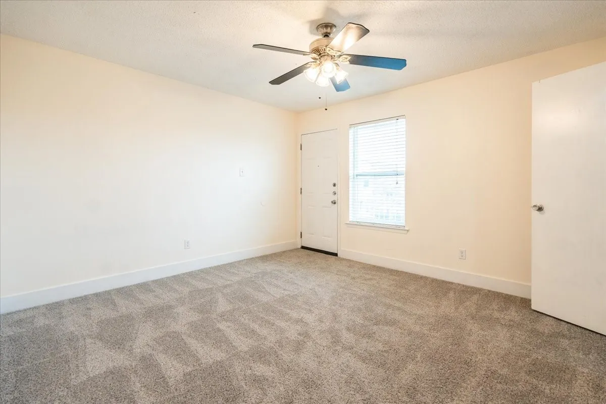 Condominium For Rent in Dallas County , 2200 E Trinity Mills Road 516, Carrollton, Texas 75006, 2 Bedroom, 1 Bathroom, Garage spaces, 799 Sqft, built in 1980, mls#21363308, Real Estate Agent in Carrollton, Homes For Rent in Dallas county, Homes For Rent in Carrollton, Realtor in Carrollton Texas, Real Estate Brokerage Independent Realty Texas, Luminita Cordes Realtor