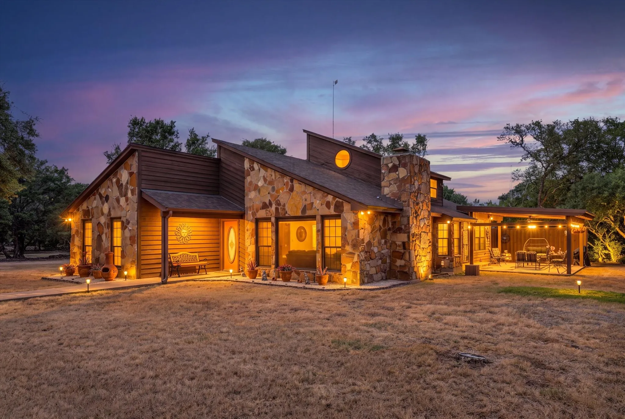 Single Family Residence For Sale in Mc Lennan County , 1438 Bend Of The Bosque Road, China Spring, Texas 76633, 4 Bedroom, 3 Bathroom, 2 Garage spaces, 2,297 Sqft, built in 1987, mls#21365763, Real Estate Agent in China Spring, Homes For Sale in Mc Lennan county, Homes For Sale in China Spring, Realtor in China Spring Texas, Real Estate Brokerage Independent Realty Texas, Luminita Cordes Realtor