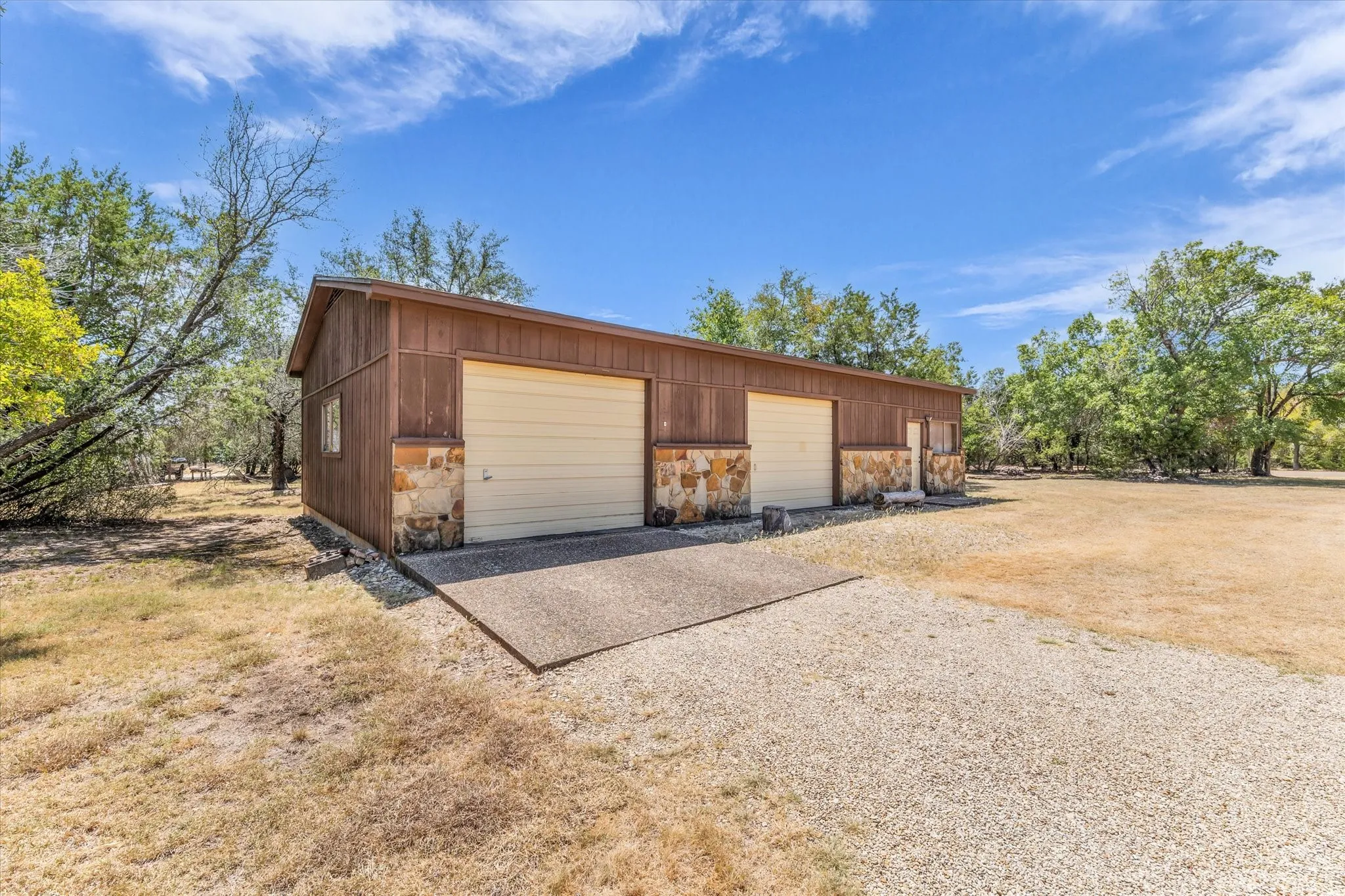 Single Family Residence For Sale in Mc Lennan County , 1438 Bend Of The Bosque Road, China Spring, Texas 76633, 4 Bedroom, 3 Bathroom, 2 Garage spaces, 2,297 Sqft, built in 1987, mls#21365763, Real Estate Agent in China Spring, Homes For Sale in Mc Lennan county, Homes For Sale in China Spring, Realtor in China Spring Texas, Real Estate Brokerage Independent Realty Texas, Luminita Cordes Realtor