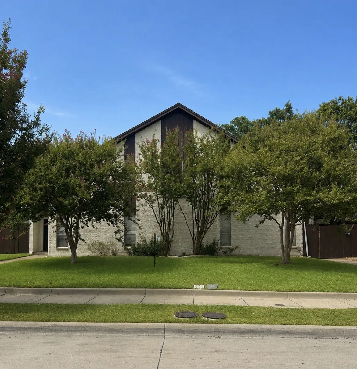 Duplex For Rent in Dallas County , 13511 Red Fern Lane, Dallas, Texas 75240, 3 Bedroom, 2 Bathroom, 2 Garage spaces, 1,699 Sqft, built in 1964, mls#21367207, Real Estate Agent in Dallas, Homes For Rent in Dallas county, Homes For Rent in Dallas, Realtor in Dallas Texas, Real Estate Brokerage Independent Realty Texas, Luminita Cordes Realtor