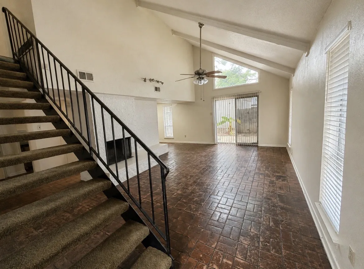 Duplex For Rent in Dallas County , 13511 Red Fern Lane, Dallas, Texas 75240, 3 Bedroom, 2 Bathroom, 2 Garage spaces, 1,699 Sqft, built in 1964, mls#21367207, Real Estate Agent in Dallas, Homes For Rent in Dallas county, Homes For Rent in Dallas, Realtor in Dallas Texas, Real Estate Brokerage Independent Realty Texas, Luminita Cordes Realtor