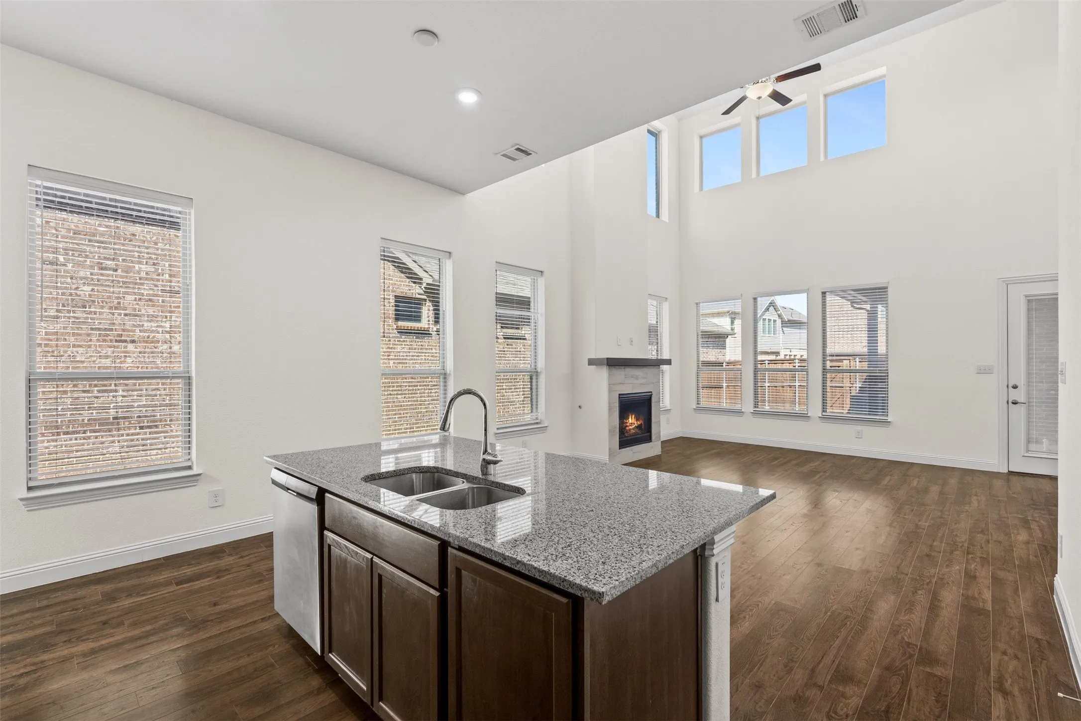 Single Family Residence For Sale in Tarrant County , 4529 Stone Valley Trail, Arlington, Texas 76005, 3 Bedroom, 3 Bathroom, 2 Garage spaces, 2,347 Sqft, built in 2021, mls#21367208, Real Estate Agent in Arlington, Homes For Sale in Tarrant county, Homes For Sale in Arlington, Realtor in Arlington Texas, Real Estate Brokerage Independent Realty Texas, Luminita Cordes Realtor