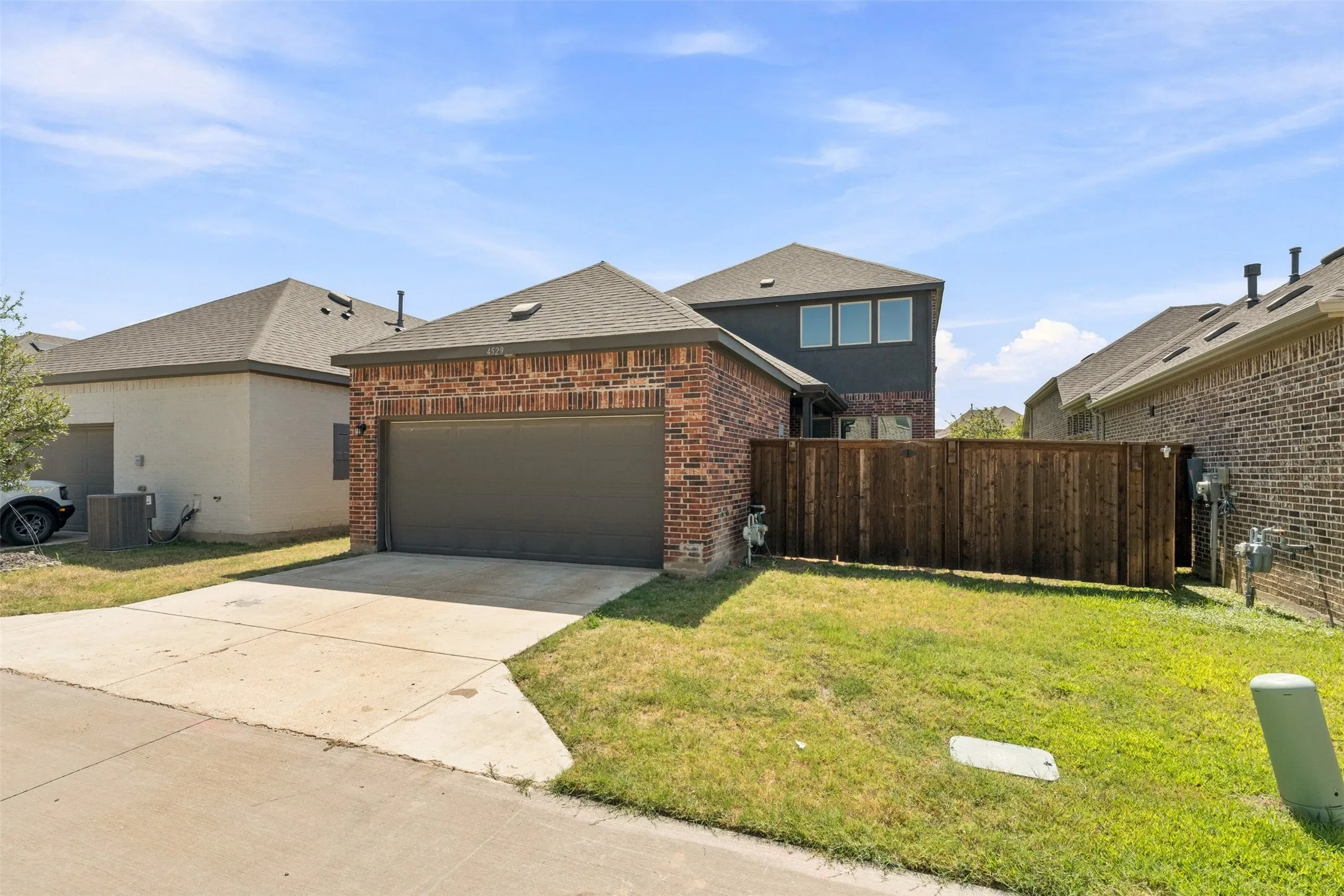 Single Family Residence For Sale in Tarrant County , 4529 Stone Valley Trail, Arlington, Texas 76005, 3 Bedroom, 3 Bathroom, 2 Garage spaces, 2,347 Sqft, built in 2021, mls#21367208, Real Estate Agent in Arlington, Homes For Sale in Tarrant county, Homes For Sale in Arlington, Realtor in Arlington Texas, Real Estate Brokerage Independent Realty Texas, Luminita Cordes Realtor