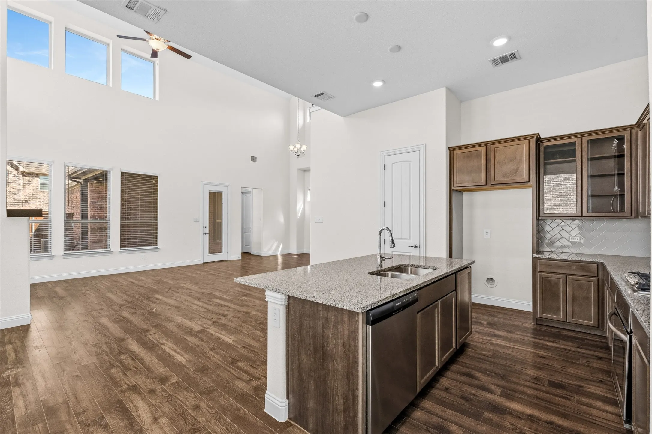 Single Family Residence For Sale in Tarrant County , 4529 Stone Valley Trail, Arlington, Texas 76005, 3 Bedroom, 3 Bathroom, 2 Garage spaces, 2,347 Sqft, built in 2021, mls#21367208, Real Estate Agent in Arlington, Homes For Sale in Tarrant county, Homes For Sale in Arlington, Realtor in Arlington Texas, Real Estate Brokerage Independent Realty Texas, Luminita Cordes Realtor