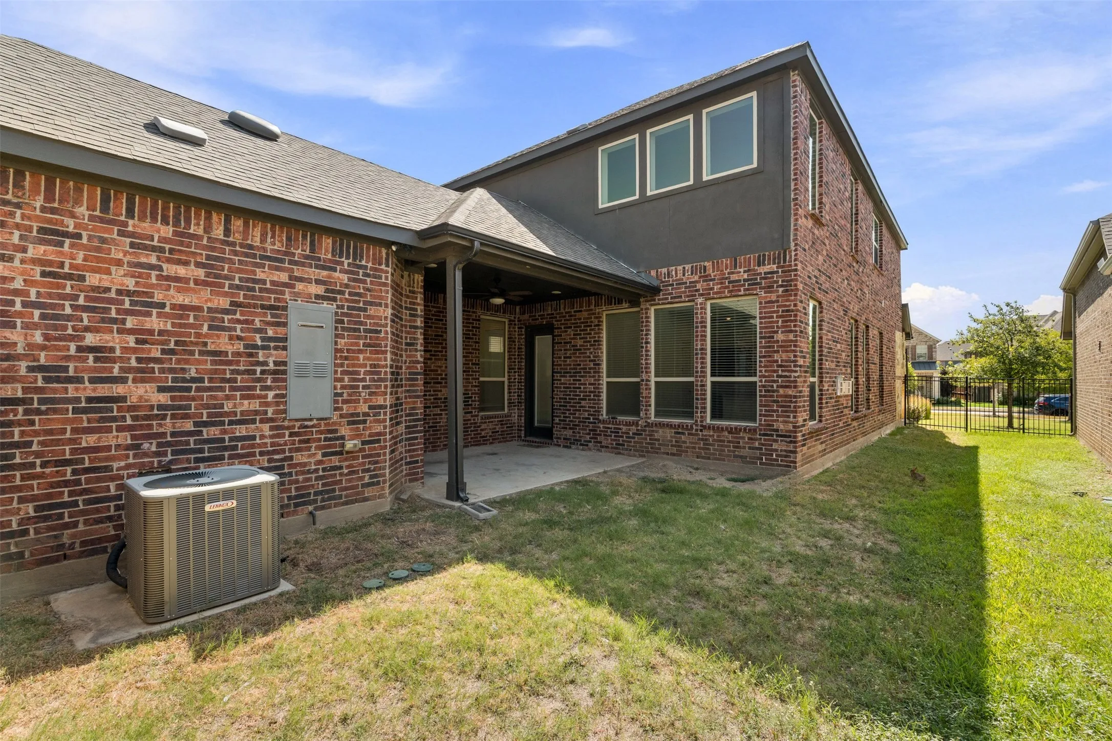 Single Family Residence For Sale in Tarrant County , 4529 Stone Valley Trail, Arlington, Texas 76005, 3 Bedroom, 3 Bathroom, 2 Garage spaces, 2,347 Sqft, built in 2021, mls#21367208, Real Estate Agent in Arlington, Homes For Sale in Tarrant county, Homes For Sale in Arlington, Realtor in Arlington Texas, Real Estate Brokerage Independent Realty Texas, Luminita Cordes Realtor