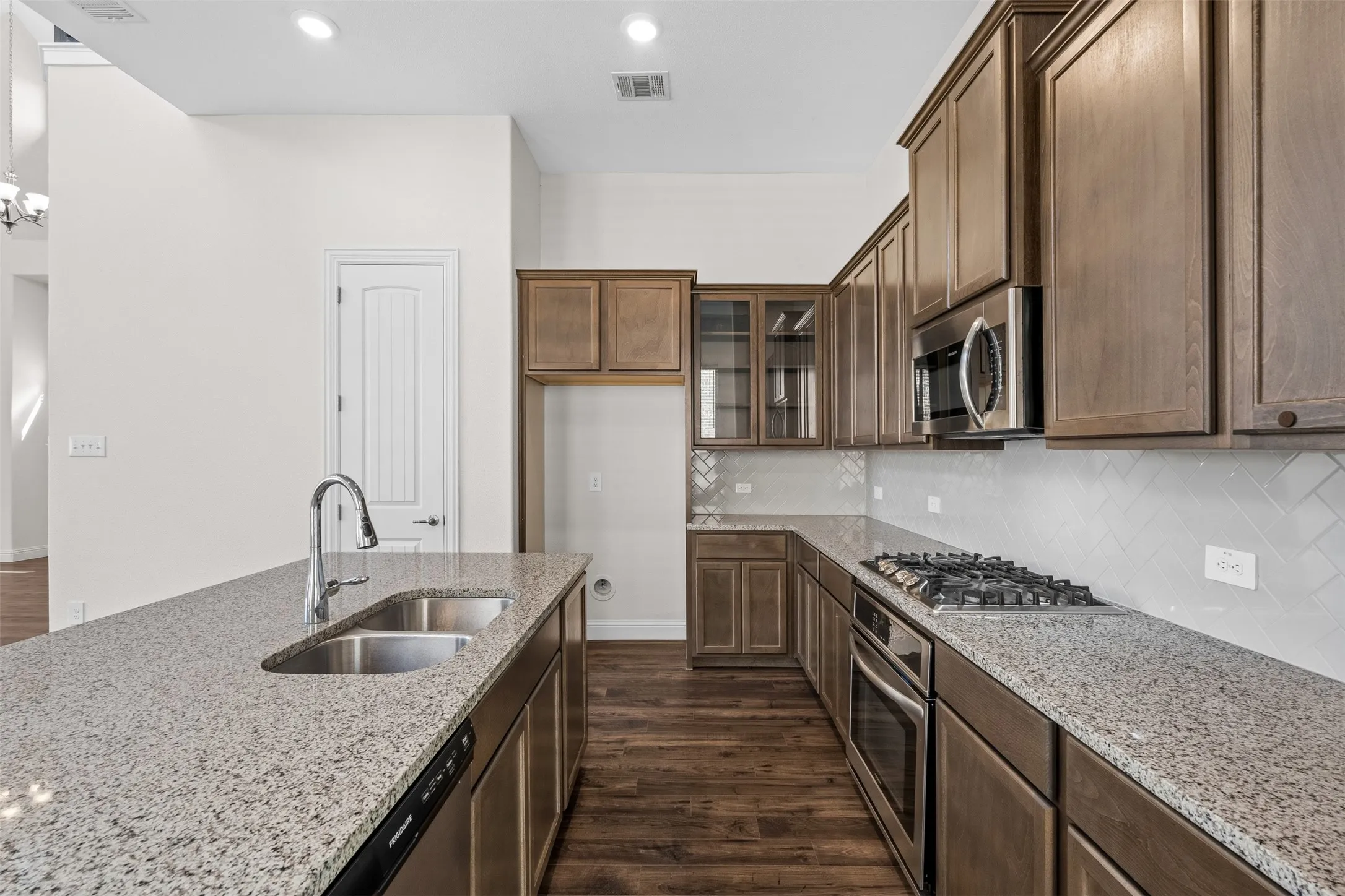 Single Family Residence For Sale in Tarrant County , 4529 Stone Valley Trail, Arlington, Texas 76005, 3 Bedroom, 3 Bathroom, 2 Garage spaces, 2,347 Sqft, built in 2021, mls#21367208, Real Estate Agent in Arlington, Homes For Sale in Tarrant county, Homes For Sale in Arlington, Realtor in Arlington Texas, Real Estate Brokerage Independent Realty Texas, Luminita Cordes Realtor