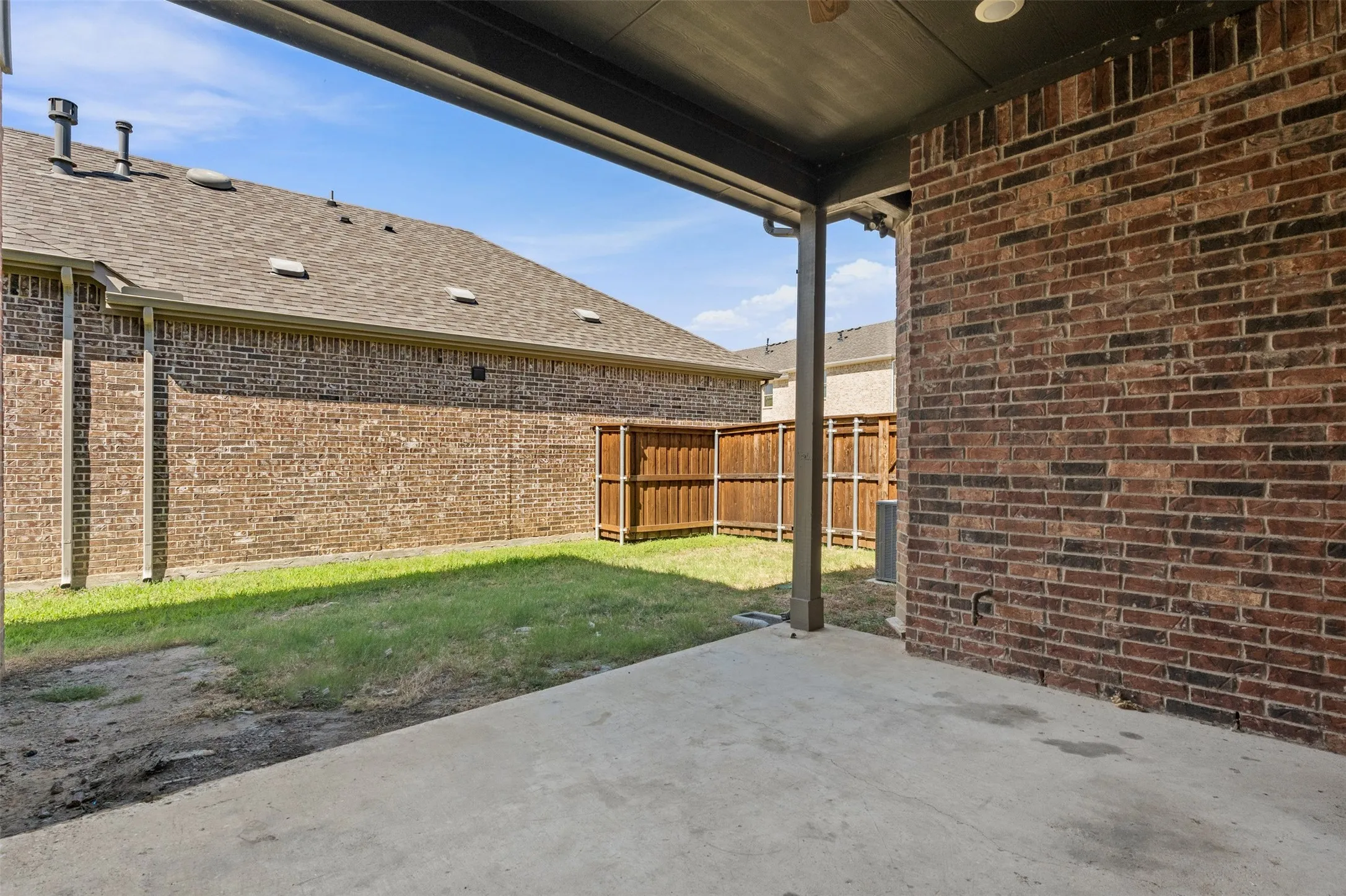 Single Family Residence For Sale in Tarrant County , 4529 Stone Valley Trail, Arlington, Texas 76005, 3 Bedroom, 3 Bathroom, 2 Garage spaces, 2,347 Sqft, built in 2021, mls#21367208, Real Estate Agent in Arlington, Homes For Sale in Tarrant county, Homes For Sale in Arlington, Realtor in Arlington Texas, Real Estate Brokerage Independent Realty Texas, Luminita Cordes Realtor