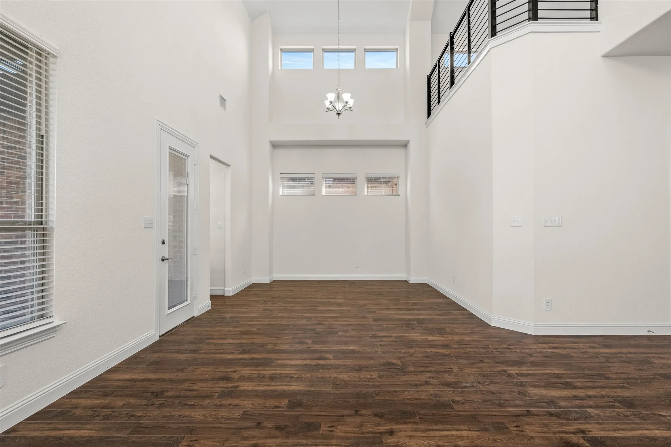 Single Family Residence For Sale in Tarrant County , 4529 Stone Valley Trail, Arlington, Texas 76005, 3 Bedroom, 3 Bathroom, 2 Garage spaces, 2,347 Sqft, built in 2021, mls#21367208, Real Estate Agent in Arlington, Homes For Sale in Tarrant county, Homes For Sale in Arlington, Realtor in Arlington Texas, Real Estate Brokerage Independent Realty Texas, Luminita Cordes Realtor