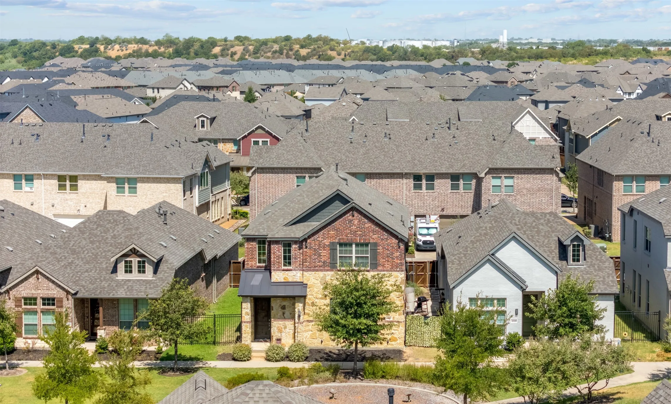 Single Family Residence For Sale in Tarrant County , 4529 Stone Valley Trail, Arlington, Texas 76005, 3 Bedroom, 3 Bathroom, 2 Garage spaces, 2,347 Sqft, built in 2021, mls#21367208, Real Estate Agent in Arlington, Homes For Sale in Tarrant county, Homes For Sale in Arlington, Realtor in Arlington Texas, Real Estate Brokerage Independent Realty Texas, Luminita Cordes Realtor