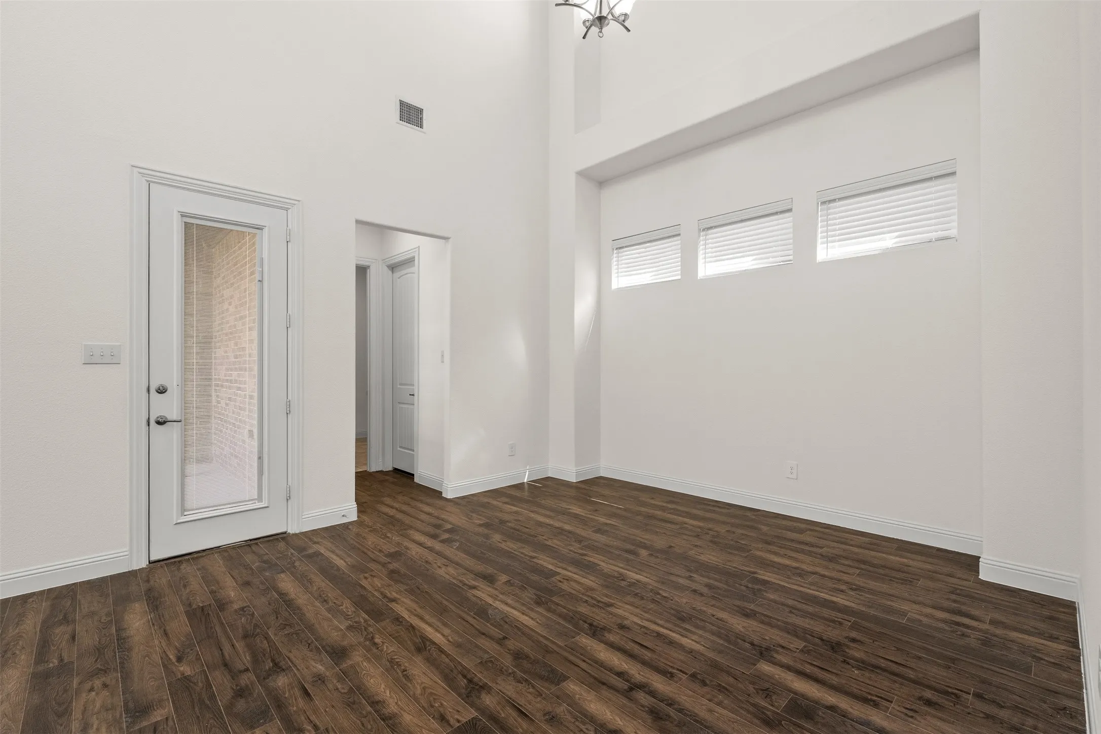 Single Family Residence For Sale in Tarrant County , 4529 Stone Valley Trail, Arlington, Texas 76005, 3 Bedroom, 3 Bathroom, 2 Garage spaces, 2,347 Sqft, built in 2021, mls#21367208, Real Estate Agent in Arlington, Homes For Sale in Tarrant county, Homes For Sale in Arlington, Realtor in Arlington Texas, Real Estate Brokerage Independent Realty Texas, Luminita Cordes Realtor