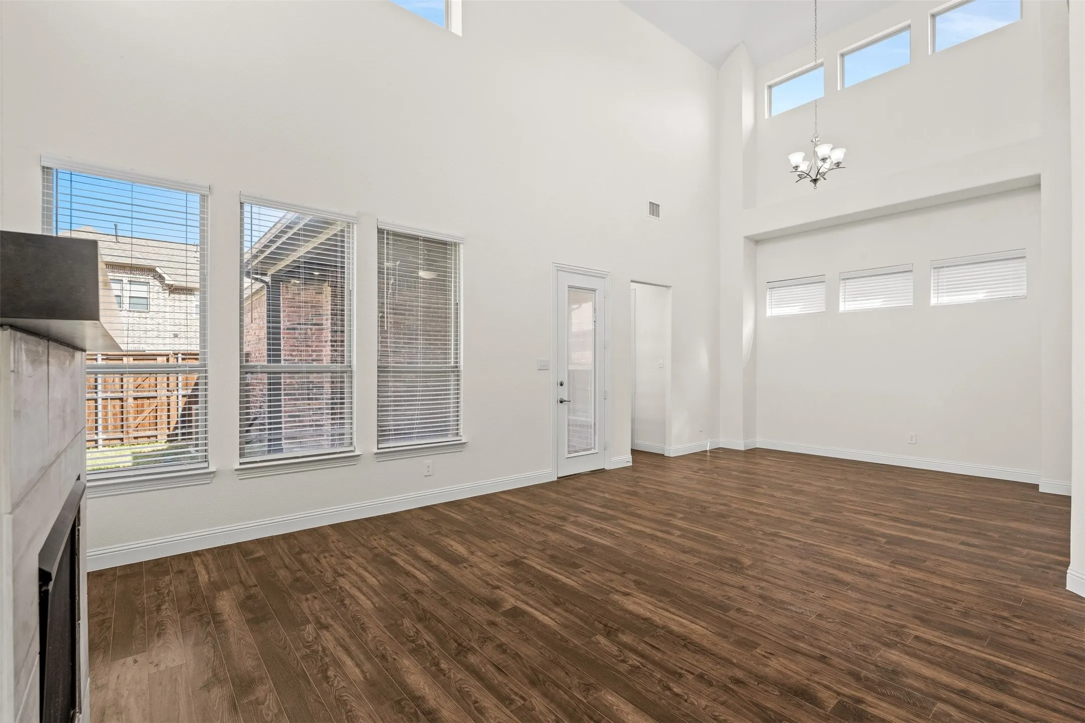 Single Family Residence For Sale in Tarrant County , 4529 Stone Valley Trail, Arlington, Texas 76005, 3 Bedroom, 3 Bathroom, 2 Garage spaces, 2,347 Sqft, built in 2021, mls#21367208, Real Estate Agent in Arlington, Homes For Sale in Tarrant county, Homes For Sale in Arlington, Realtor in Arlington Texas, Real Estate Brokerage Independent Realty Texas, Luminita Cordes Realtor