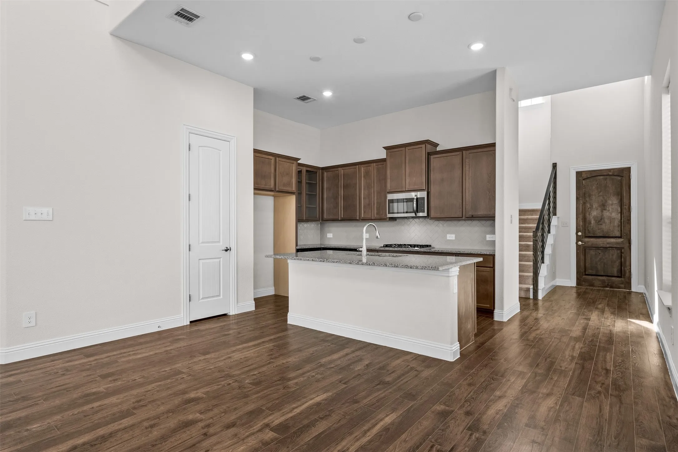 Single Family Residence For Sale in Tarrant County , 4529 Stone Valley Trail, Arlington, Texas 76005, 3 Bedroom, 3 Bathroom, 2 Garage spaces, 2,347 Sqft, built in 2021, mls#21367208, Real Estate Agent in Arlington, Homes For Sale in Tarrant county, Homes For Sale in Arlington, Realtor in Arlington Texas, Real Estate Brokerage Independent Realty Texas, Luminita Cordes Realtor