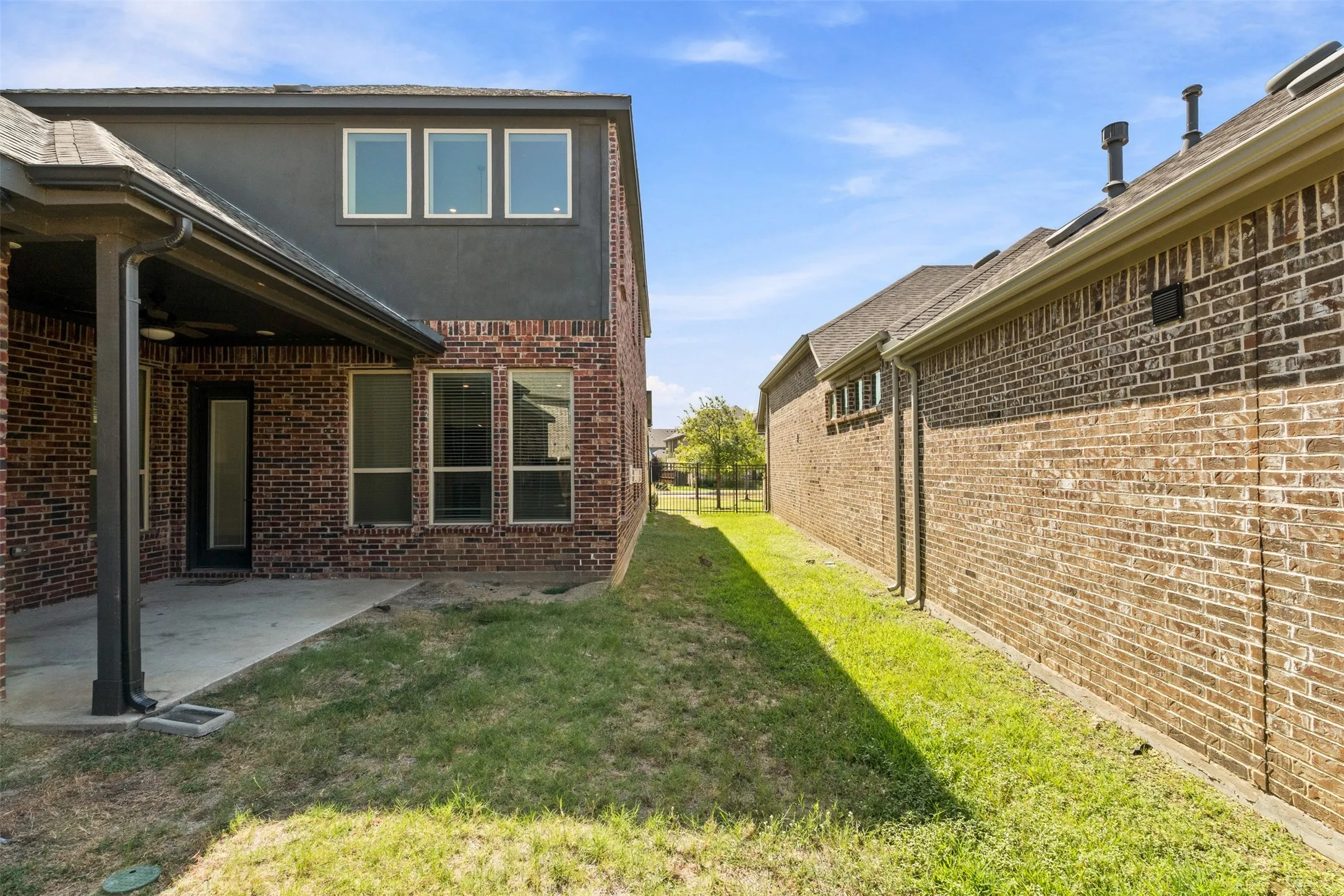 Single Family Residence For Sale in Tarrant County , 4529 Stone Valley Trail, Arlington, Texas 76005, 3 Bedroom, 3 Bathroom, 2 Garage spaces, 2,347 Sqft, built in 2021, mls#21367208, Real Estate Agent in Arlington, Homes For Sale in Tarrant county, Homes For Sale in Arlington, Realtor in Arlington Texas, Real Estate Brokerage Independent Realty Texas, Luminita Cordes Realtor