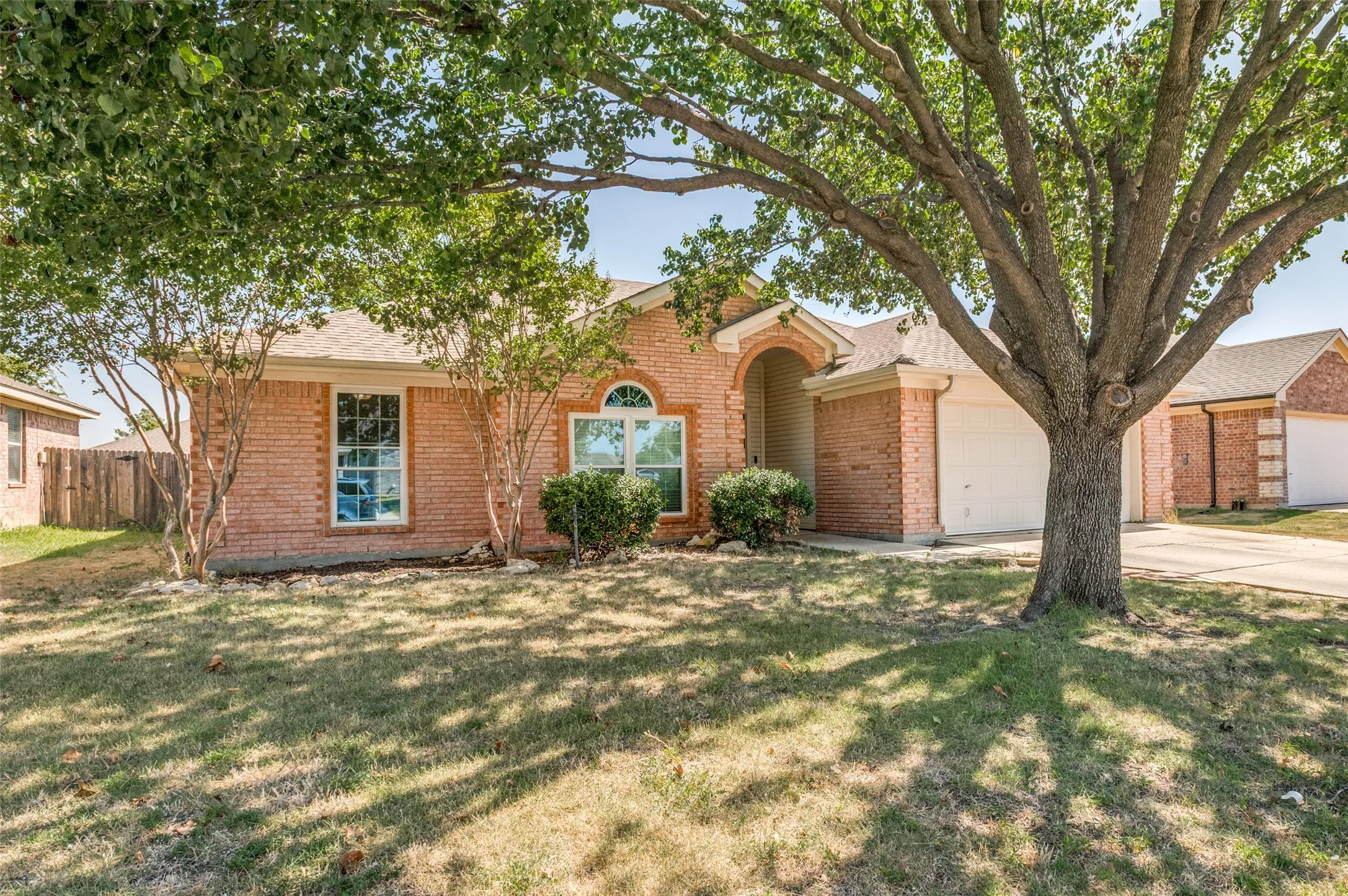 Single Family Residence For Sale in Tarrant County , 540 Cambridge Drive, Saginaw, Texas 76179, 4 Bedroom, 2 Bathroom, 2 Garage spaces, 1,663 Sqft, built in 2001, mls#21364838, Real Estate Agent in Saginaw, Homes For Sale in Tarrant county, Homes For Sale in Saginaw, Realtor in Saginaw Texas, Real Estate Brokerage Independent Realty Texas, Luminita Cordes Realtor