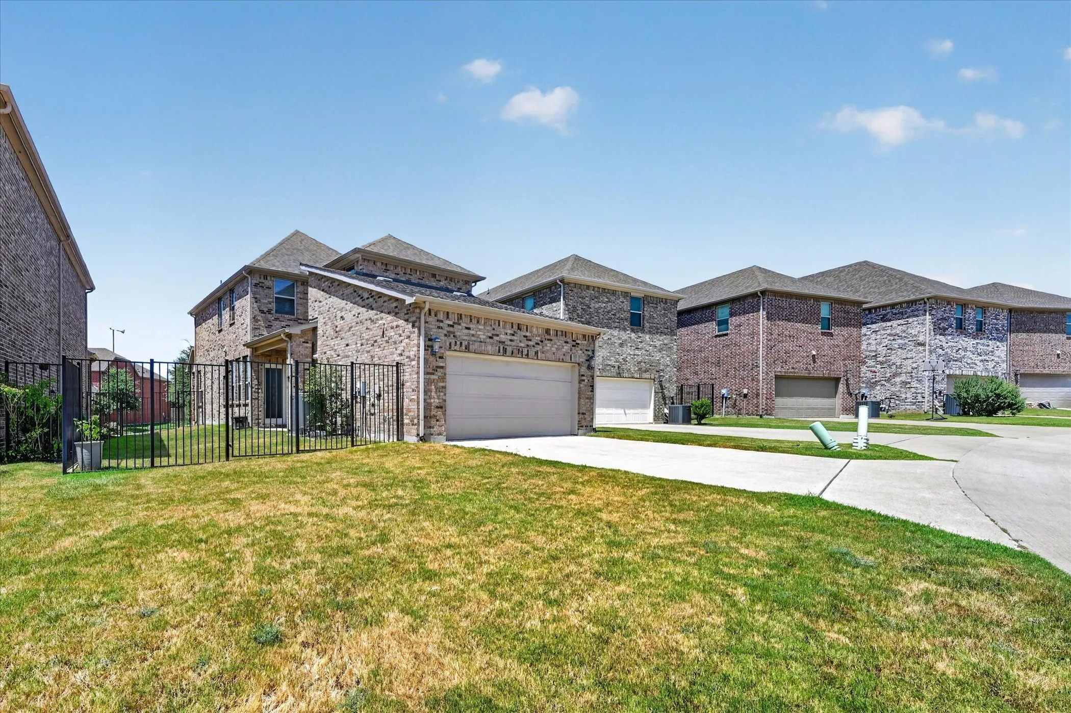 Single Family Residence For Rent in Collin County , 1381 Elaine Drive, Allen, Texas 75013, 3 Bedroom, 3 Bathroom, 2 Garage spaces, 1,892 Sqft, built in 2019, mls#21367220, Real Estate Agent in Allen, Homes For Rent in Collin county, Homes For Rent in Allen, Realtor in Allen Texas, Real Estate Brokerage Independent Realty Texas, Luminita Cordes Realtor