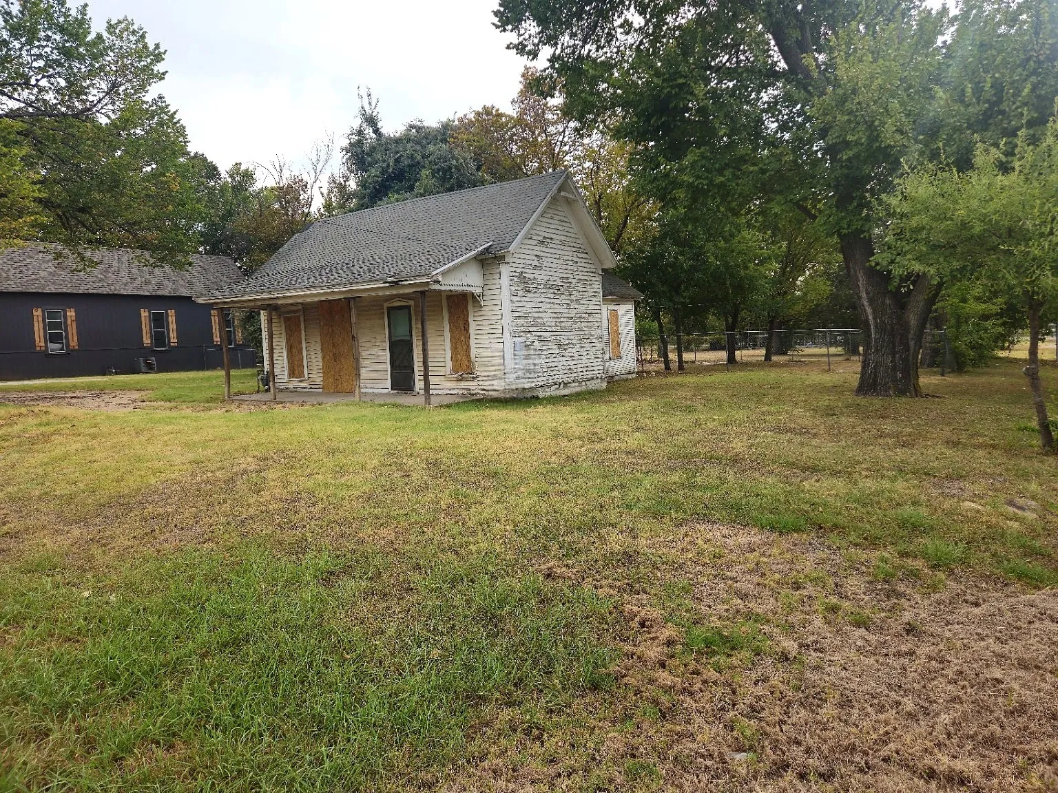 Retail For Sale in Johnson County , 200 S Main Street, Joshua, Texas 76058, 0, 0, Garage spaces, 0 Sqft, built in 1970, mls#21366613, Real Estate Agent in Joshua, Homes For Sale in Johnson county, Homes For Sale in Joshua, Realtor in Joshua Texas, Real Estate Brokerage Independent Realty Texas, Luminita Cordes Realtor