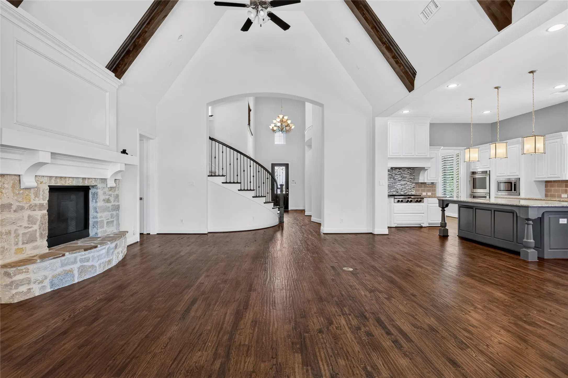 Huge living room, view from the back of the house.