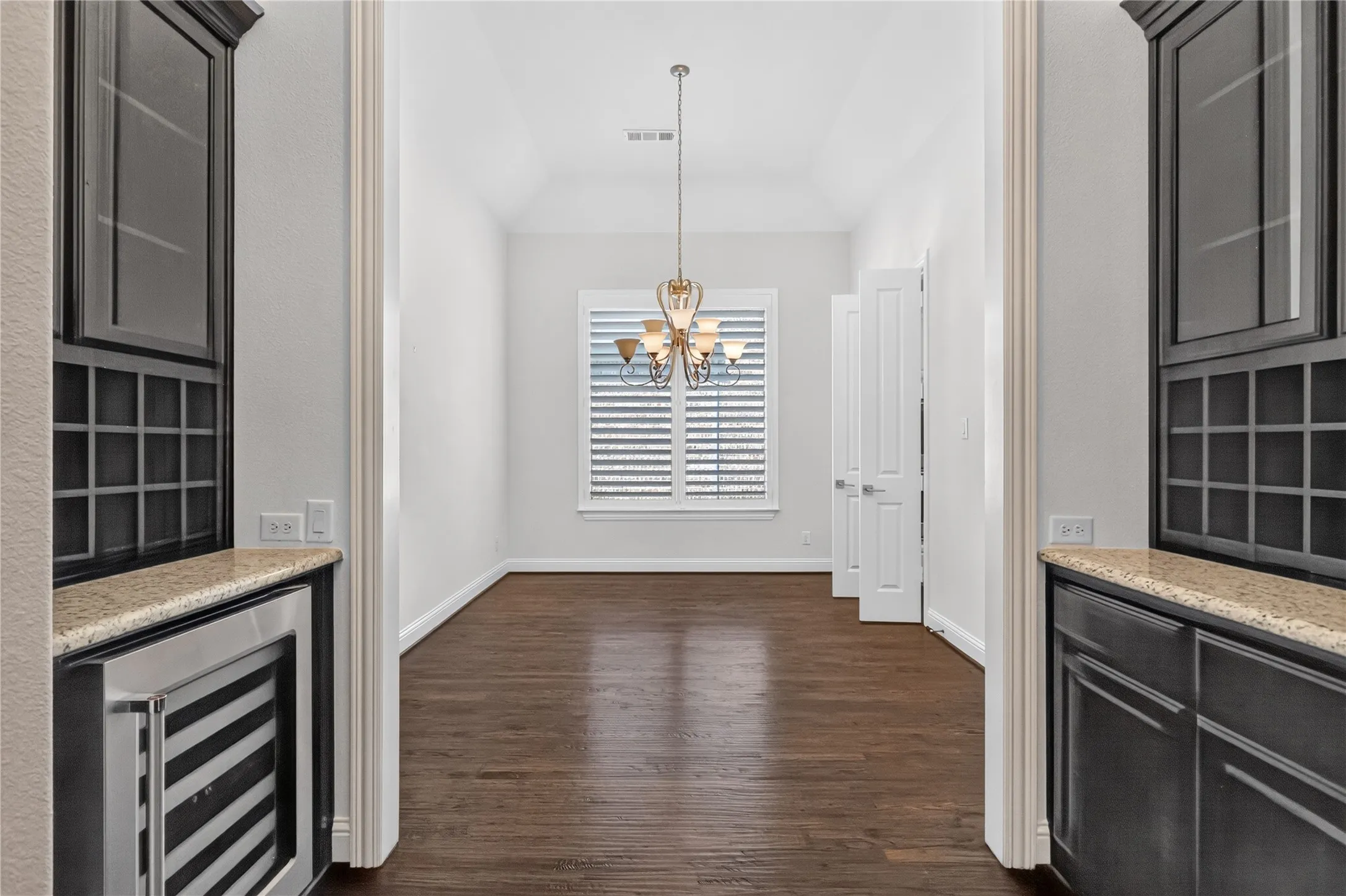 Entrance to dining room with bar area.