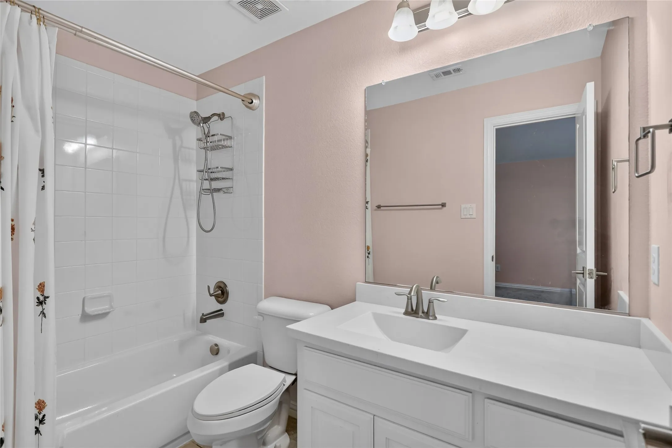 Ensuite bathroom for bedroom 5 upstairs.