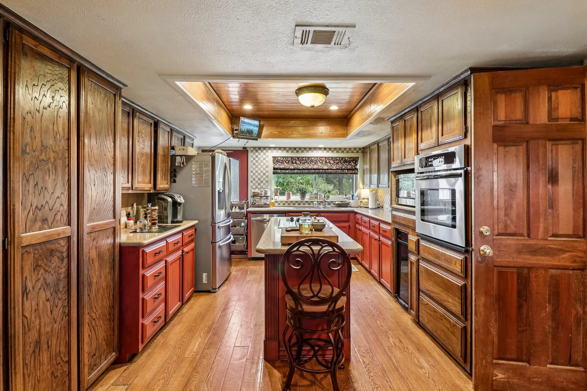 Single Family Residence For Sale in Van Zandt County , 111 Vz County Road 4133, Canton, Texas 75103, 3 Bedroom, 4 Bathroom, 3 Garage spaces, 4,035 Sqft, built in 1984, Price $748,000, mls#21366278, Real Estate Agent in Canton, Homes For Sale in Van Zandt county, Homes For Sale in Canton, Realtor in Canton Texas, Real Estate Brokerage Independent Realty Texas, Luminita Cordes Realtor