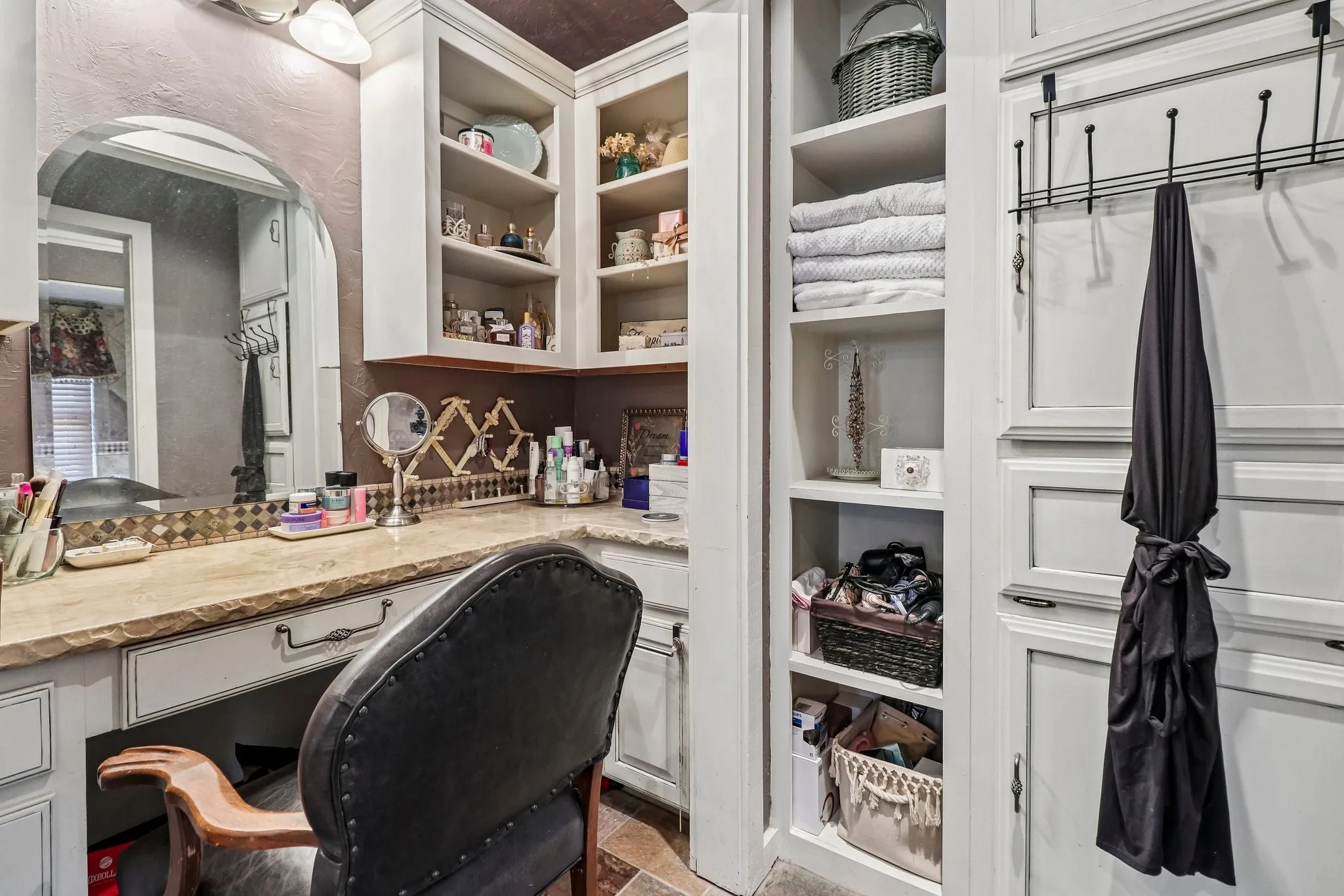 Single Family Residence For Sale in Van Zandt County , 111 Vz County Road 4133, Canton, Texas 75103, 3 Bedroom, 4 Bathroom, 3 Garage spaces, 4,035 Sqft, built in 1984, Price $748,000, mls#21366278, Real Estate Agent in Canton, Homes For Sale in Van Zandt county, Homes For Sale in Canton, Realtor in Canton Texas, Real Estate Brokerage Independent Realty Texas, Luminita Cordes Realtor