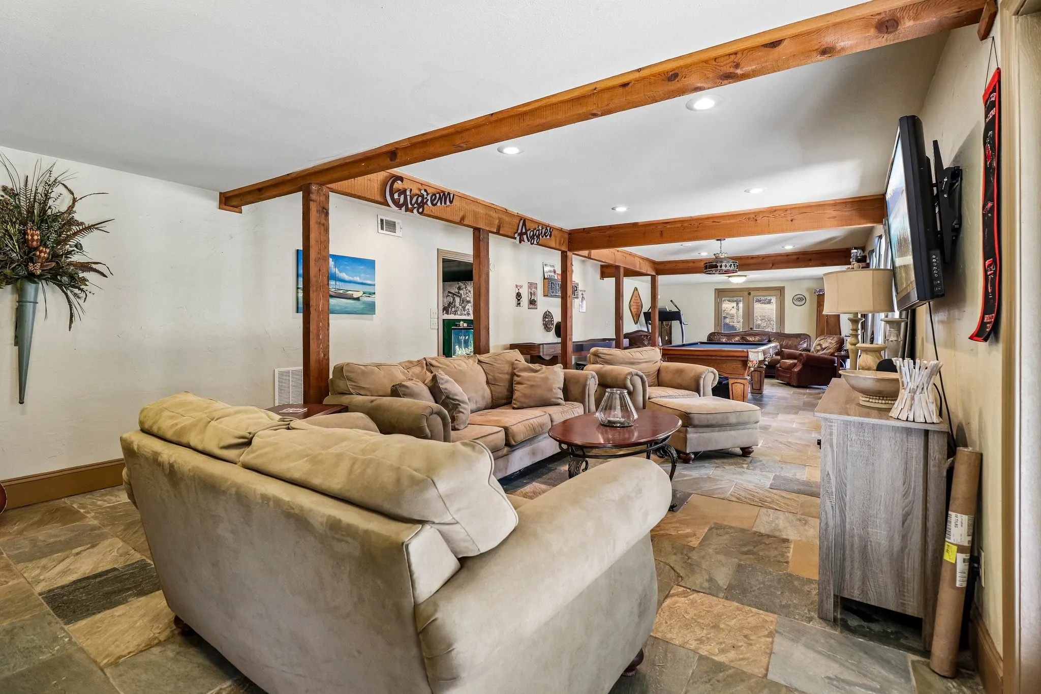 Single Family Residence For Sale in Van Zandt County , 111 Vz County Road 4133, Canton, Texas 75103, 3 Bedroom, 4 Bathroom, 3 Garage spaces, 4,035 Sqft, built in 1984, Price $748,000, mls#21366278, Real Estate Agent in Canton, Homes For Sale in Van Zandt county, Homes For Sale in Canton, Realtor in Canton Texas, Real Estate Brokerage Independent Realty Texas, Luminita Cordes Realtor