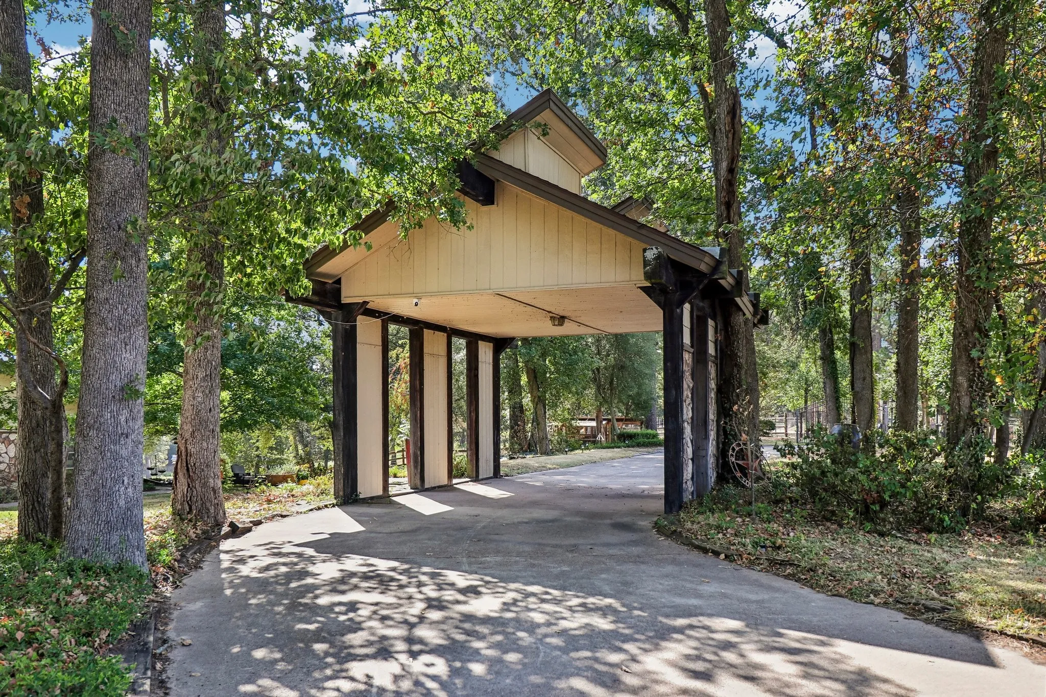 Single Family Residence For Sale in Van Zandt County , 111 Vz County Road 4133, Canton, Texas 75103, 3 Bedroom, 4 Bathroom, 3 Garage spaces, 4,035 Sqft, built in 1984, Price $748,000, mls#21366278, Real Estate Agent in Canton, Homes For Sale in Van Zandt county, Homes For Sale in Canton, Realtor in Canton Texas, Real Estate Brokerage Independent Realty Texas, Luminita Cordes Realtor