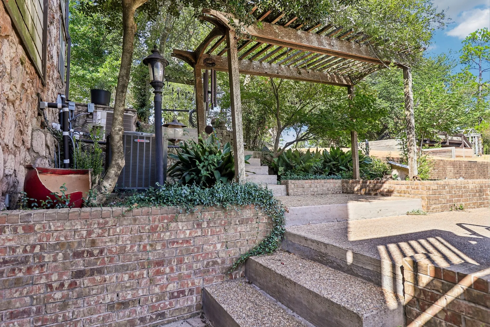 Single Family Residence For Sale in Van Zandt County , 111 Vz County Road 4133, Canton, Texas 75103, 3 Bedroom, 4 Bathroom, 3 Garage spaces, 4,035 Sqft, built in 1984, Price $748,000, mls#21366278, Real Estate Agent in Canton, Homes For Sale in Van Zandt county, Homes For Sale in Canton, Realtor in Canton Texas, Real Estate Brokerage Independent Realty Texas, Luminita Cordes Realtor