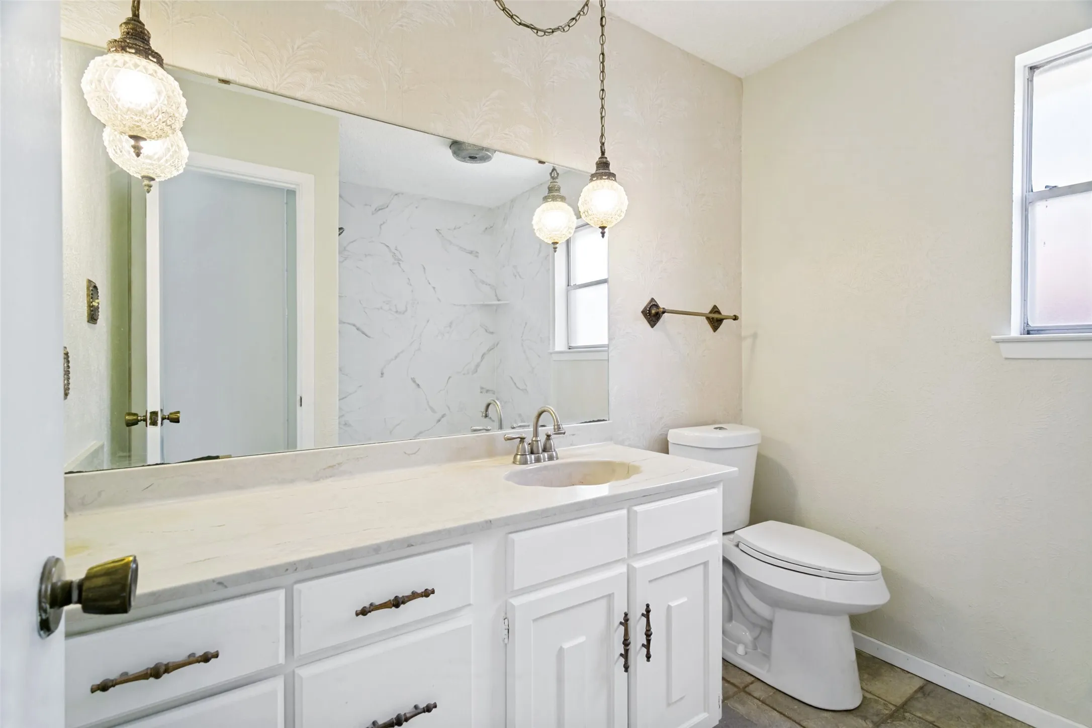 Shared bathroom for bedrooms 2 & 3.