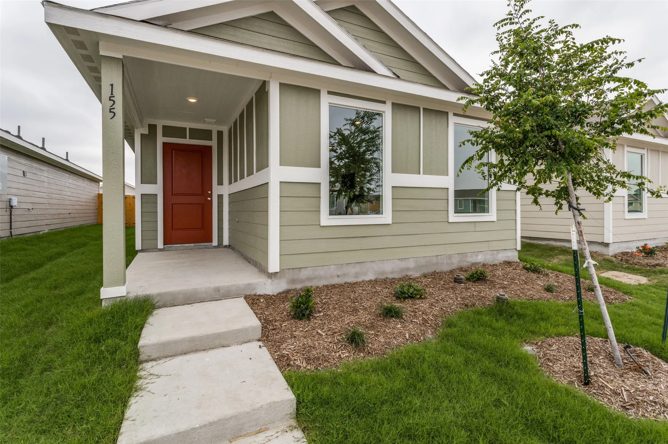 View of front facade with a front lawn
