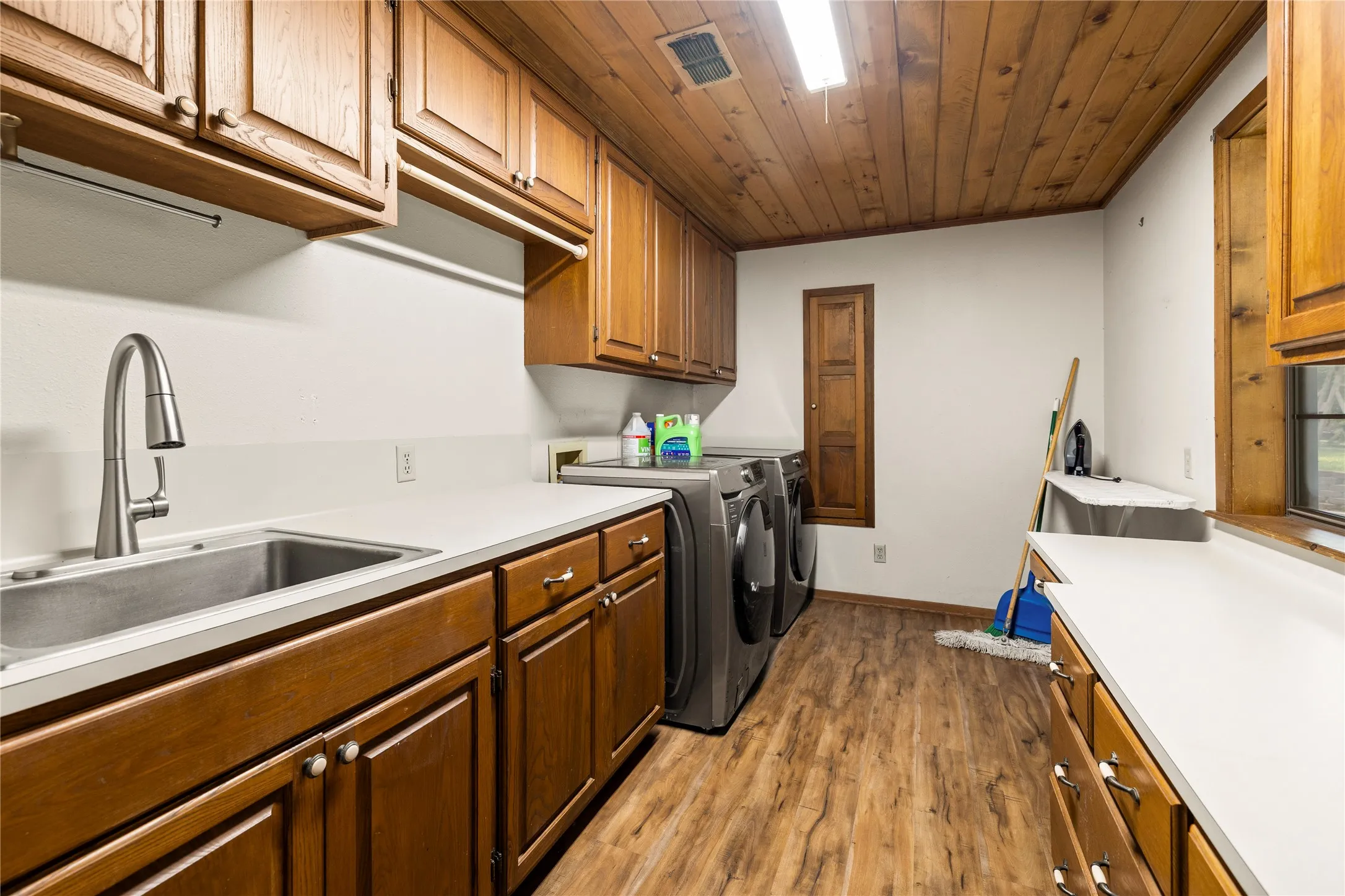 Single Family Residence For Sale in Gregg County , 782 Rosie Wady Road, Gladewater, Texas 75647, 4 Bedroom, 3 Bathroom, 2 Garage spaces, 4,254 Sqft, built in 1983, mls#21366826, Real Estate Agent in Gladewater, Homes For Sale in Gregg county, Homes For Sale in Gladewater, Realtor in Gladewater Texas, Real Estate Brokerage Independent Realty Texas, Luminita Cordes Realtor